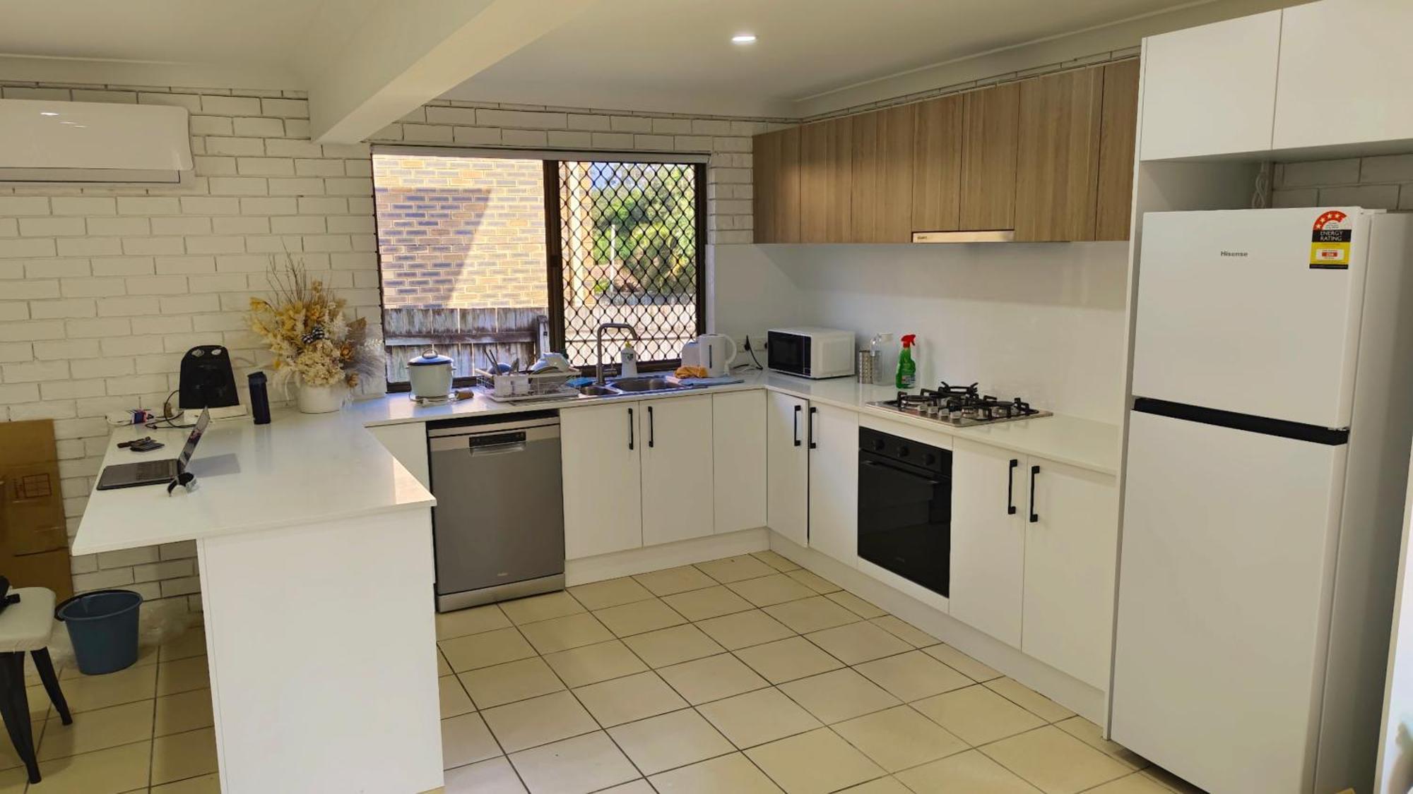 Sunnybank Hills - Near Shopping & Dining *