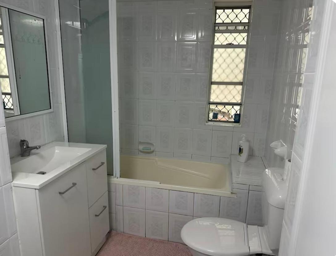 Homestay Uq 10mins Walk To The Door U1