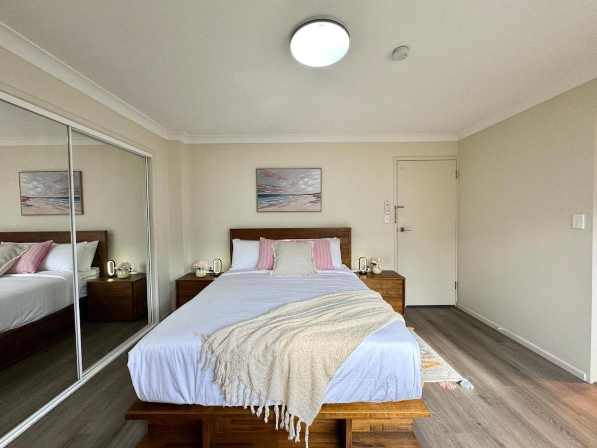 Steps From Sunnybank Hills Shopping Spacious