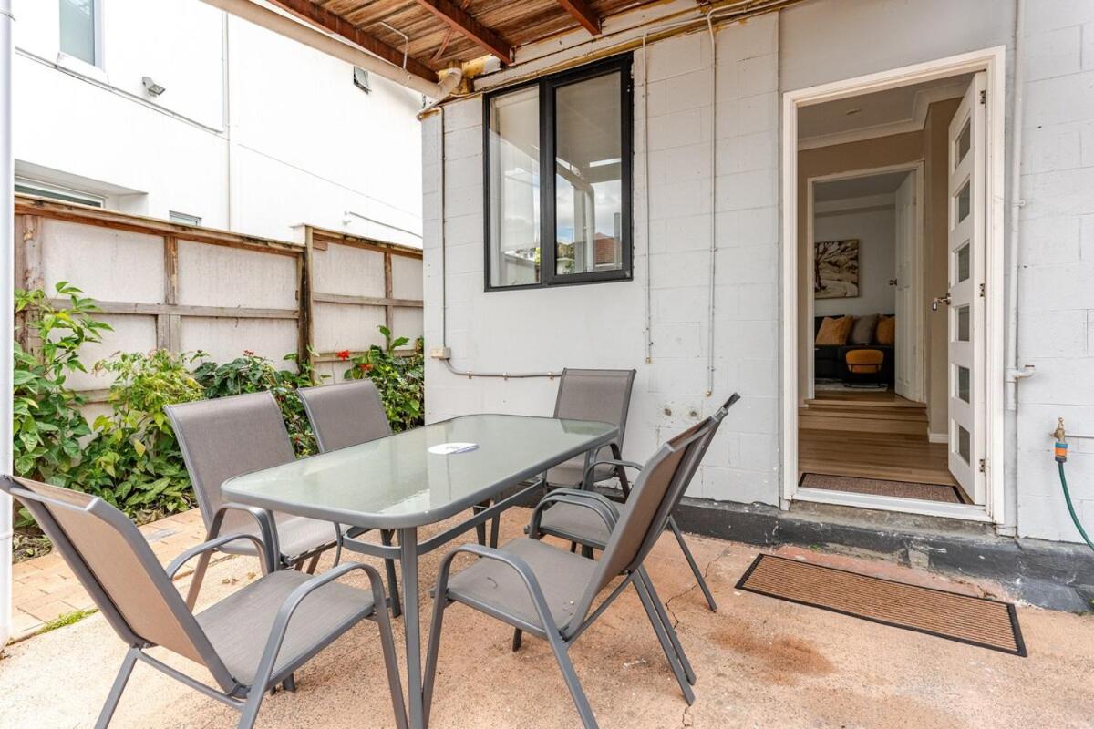 B5q Abnb-style 2br House With Free Parking And 5 Mins Ride To Eagle Farm Holiday home Brisbane