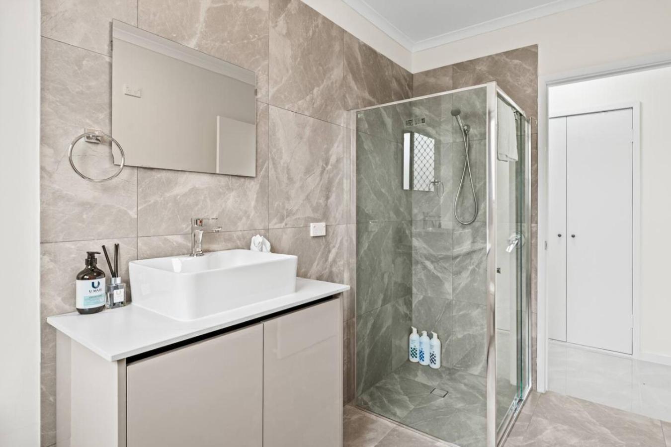 Cozy Little Charm Unit In Eight Miles Plain