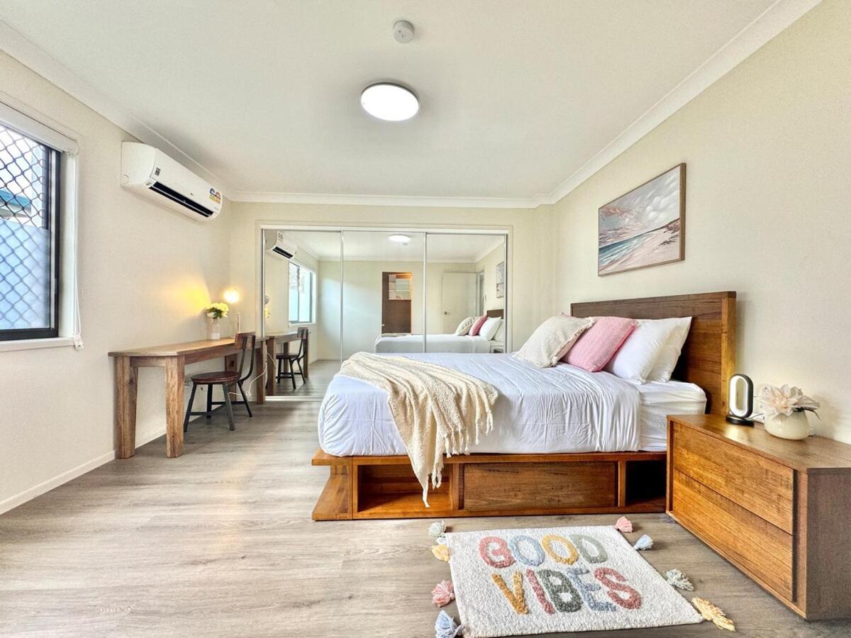 Holiday home Steps From Sunnybank Hills Shopping Spacious *