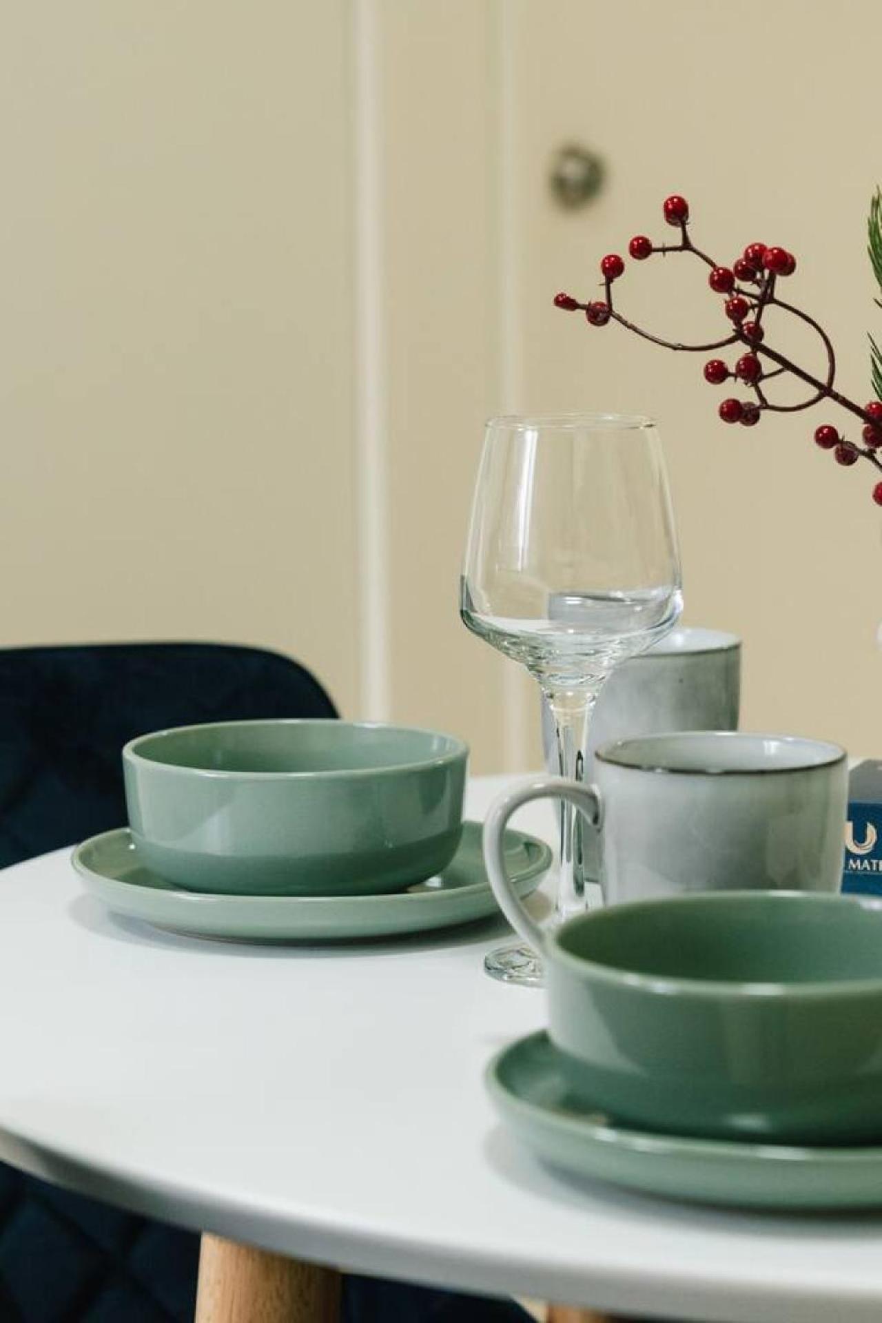 Cozy Little Charm Unit In Eight Miles Plain