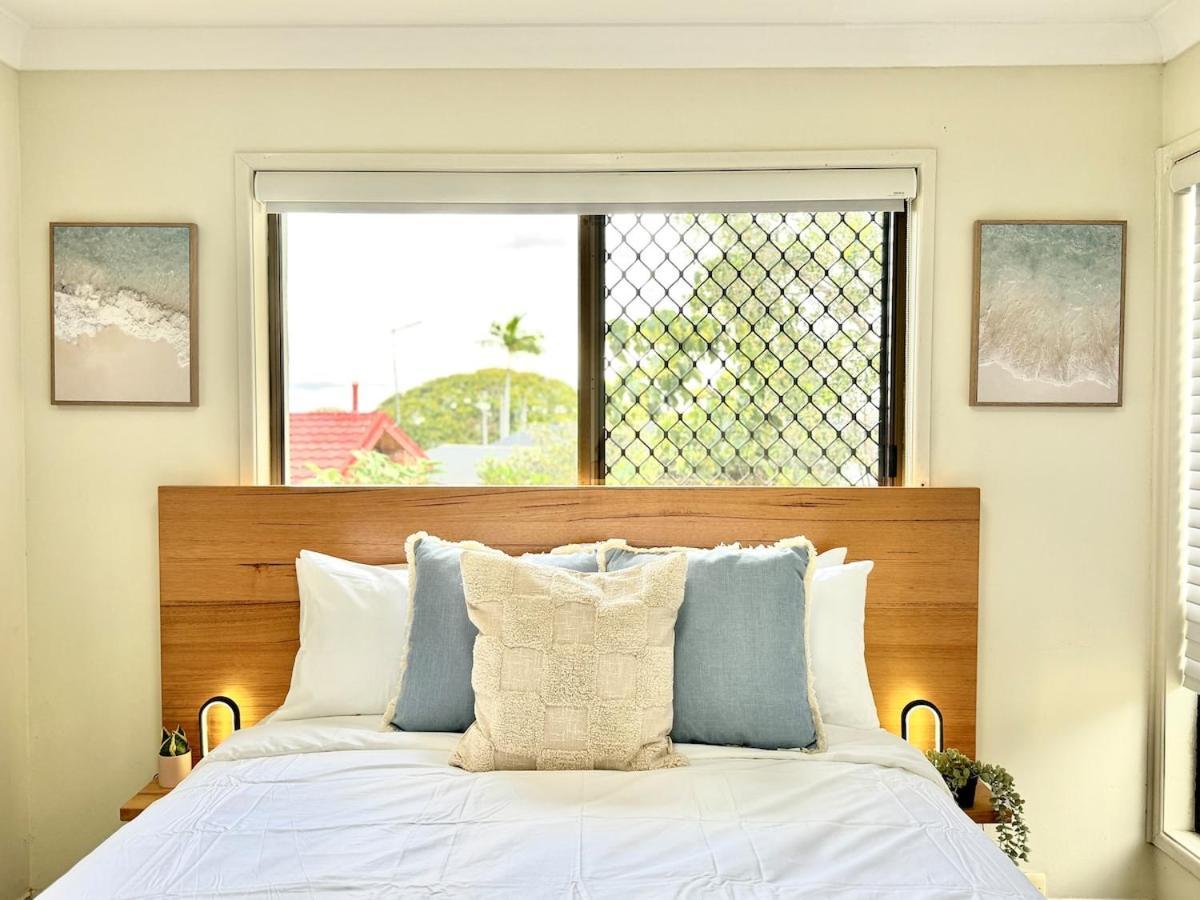 Steps From Sunnybank Hills Shopping Spacious