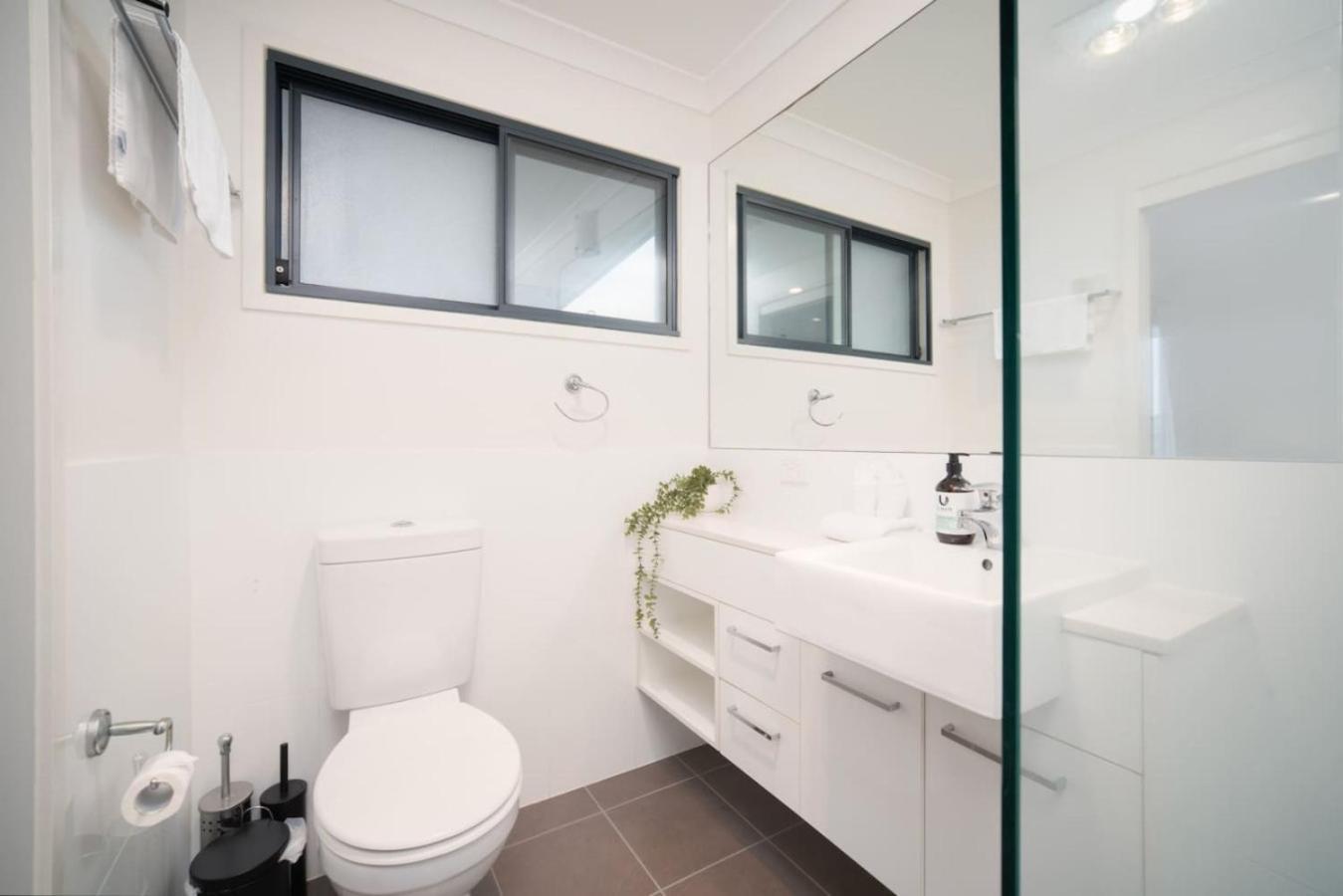 Urban Luxe Retreat 3-level Stylish Near Cbd Holiday home *