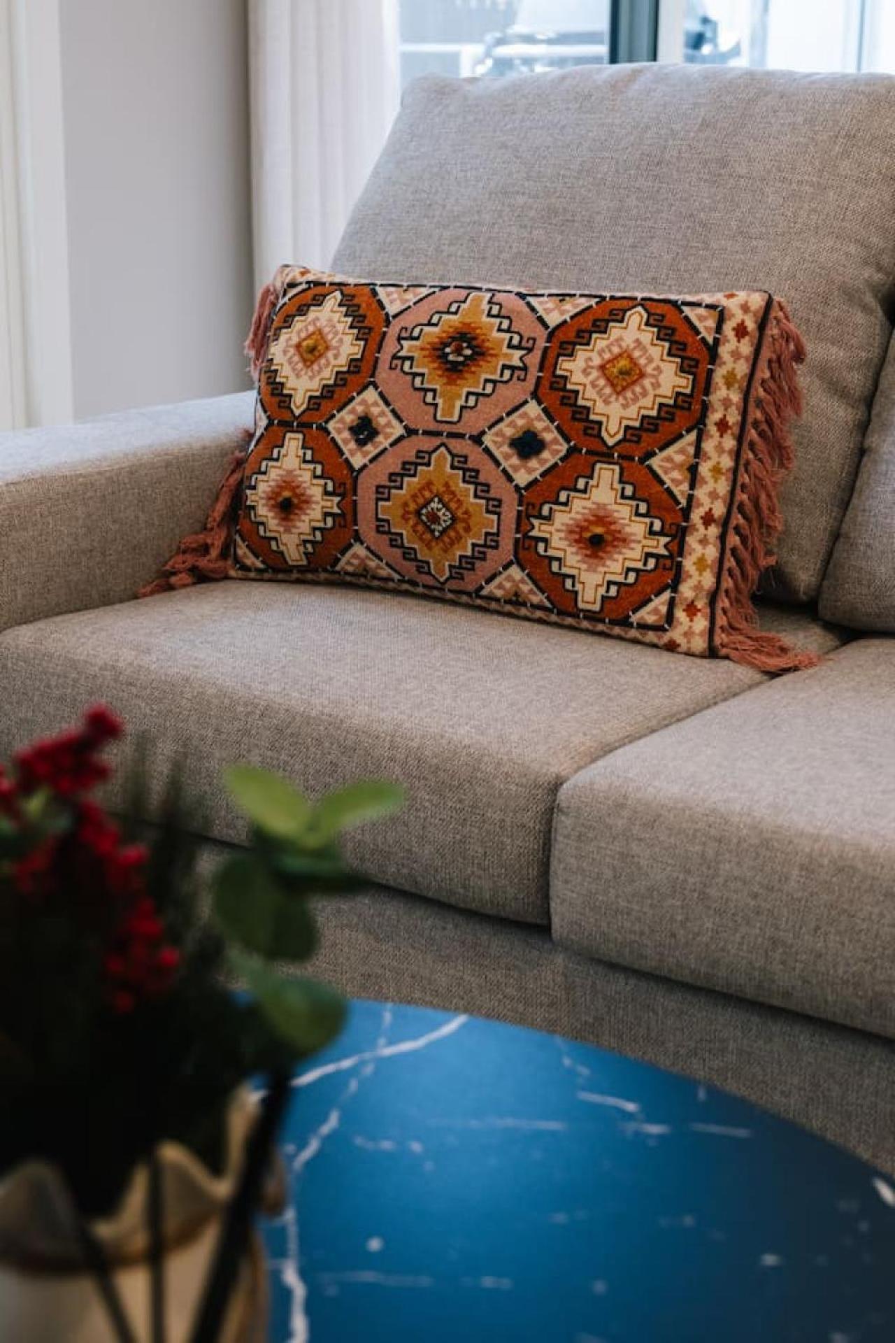 Modern Family Oasis Luxe With Balcony Ac And Backyard)