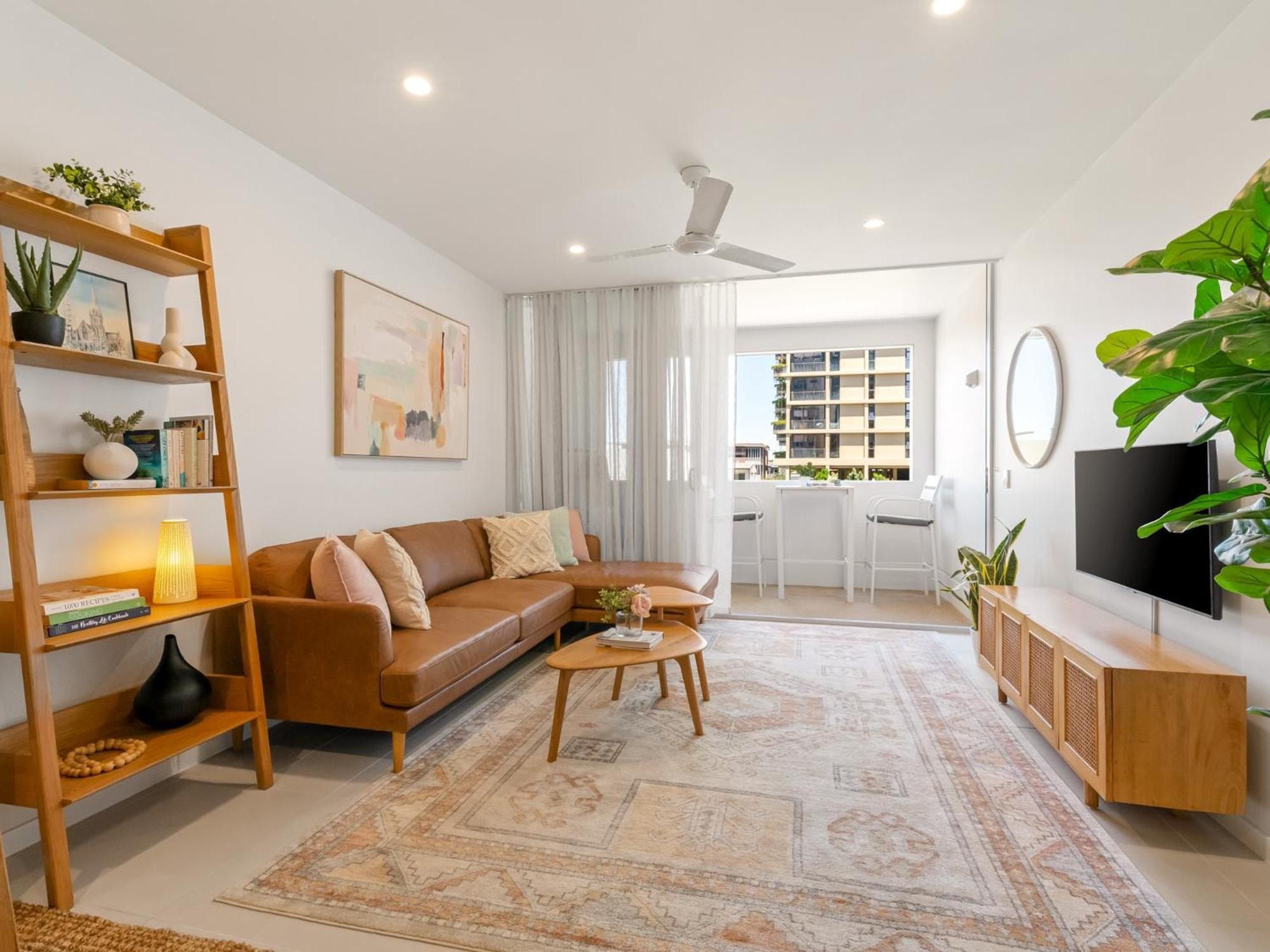 Stellar Location With Parking Pool & Gym Access Apartment