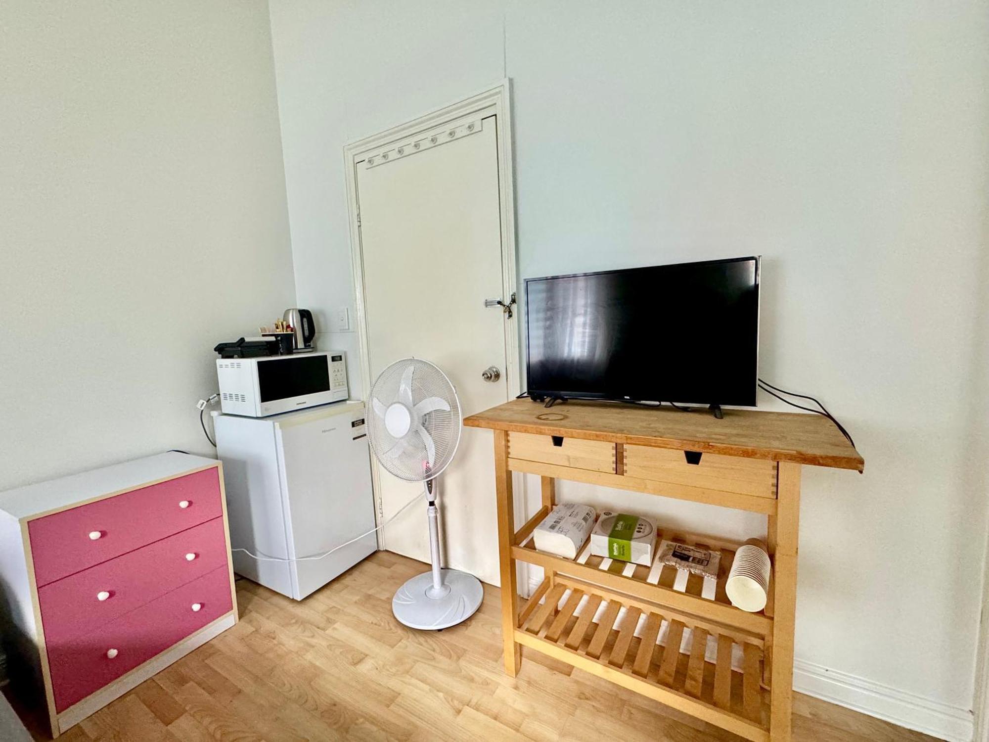 Ensuite Bathroom With Separate Entrance Apartment Brisbane