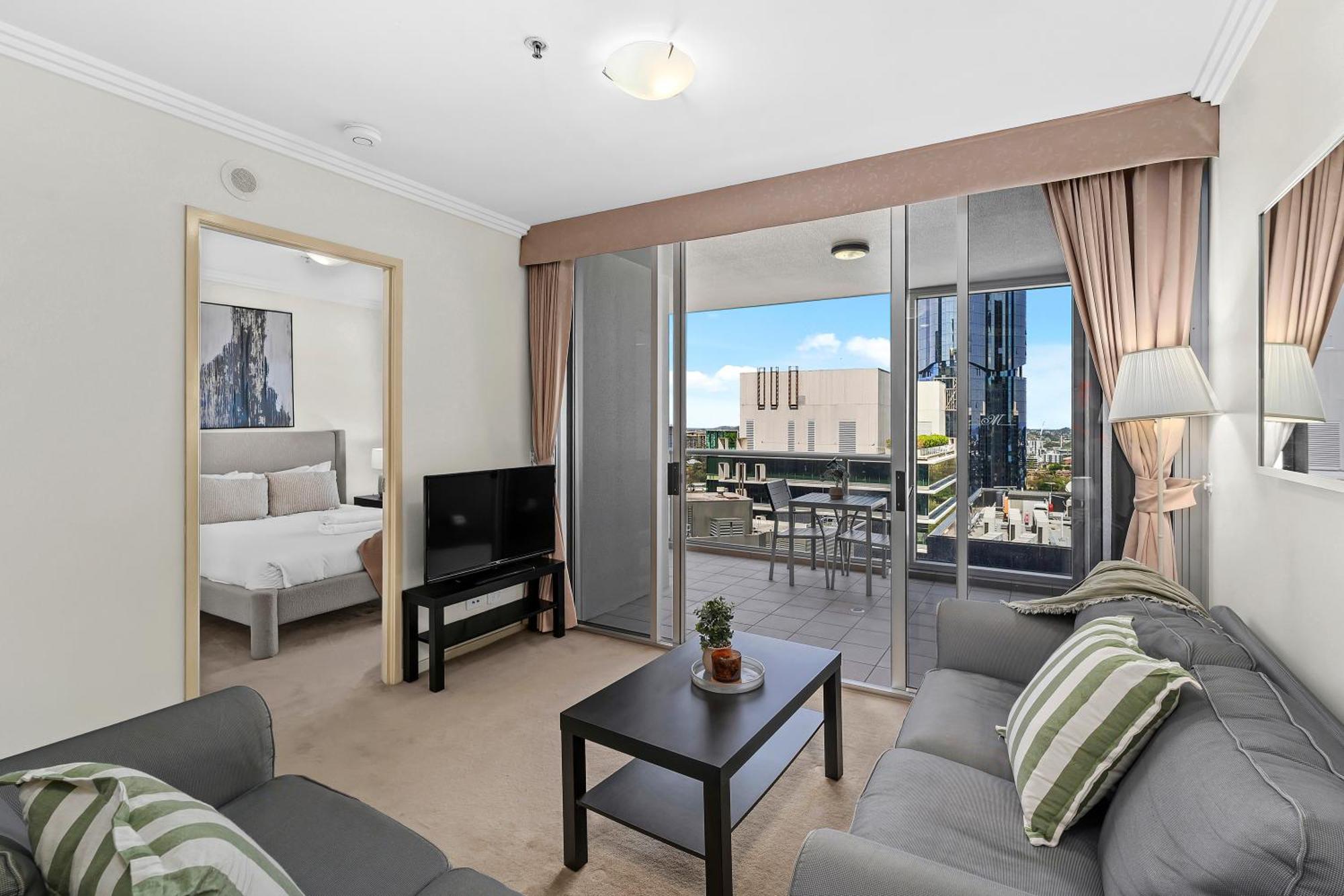 2br With Balcony, Pool, Gym And Wifi *