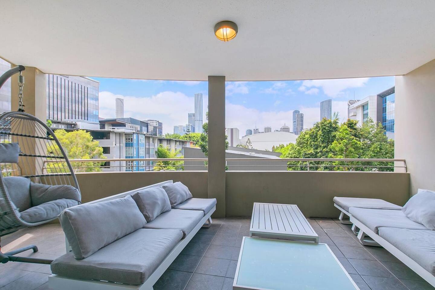 Saphira Edge - Art Deco Elegance In Brisbane's Heart Apartment *