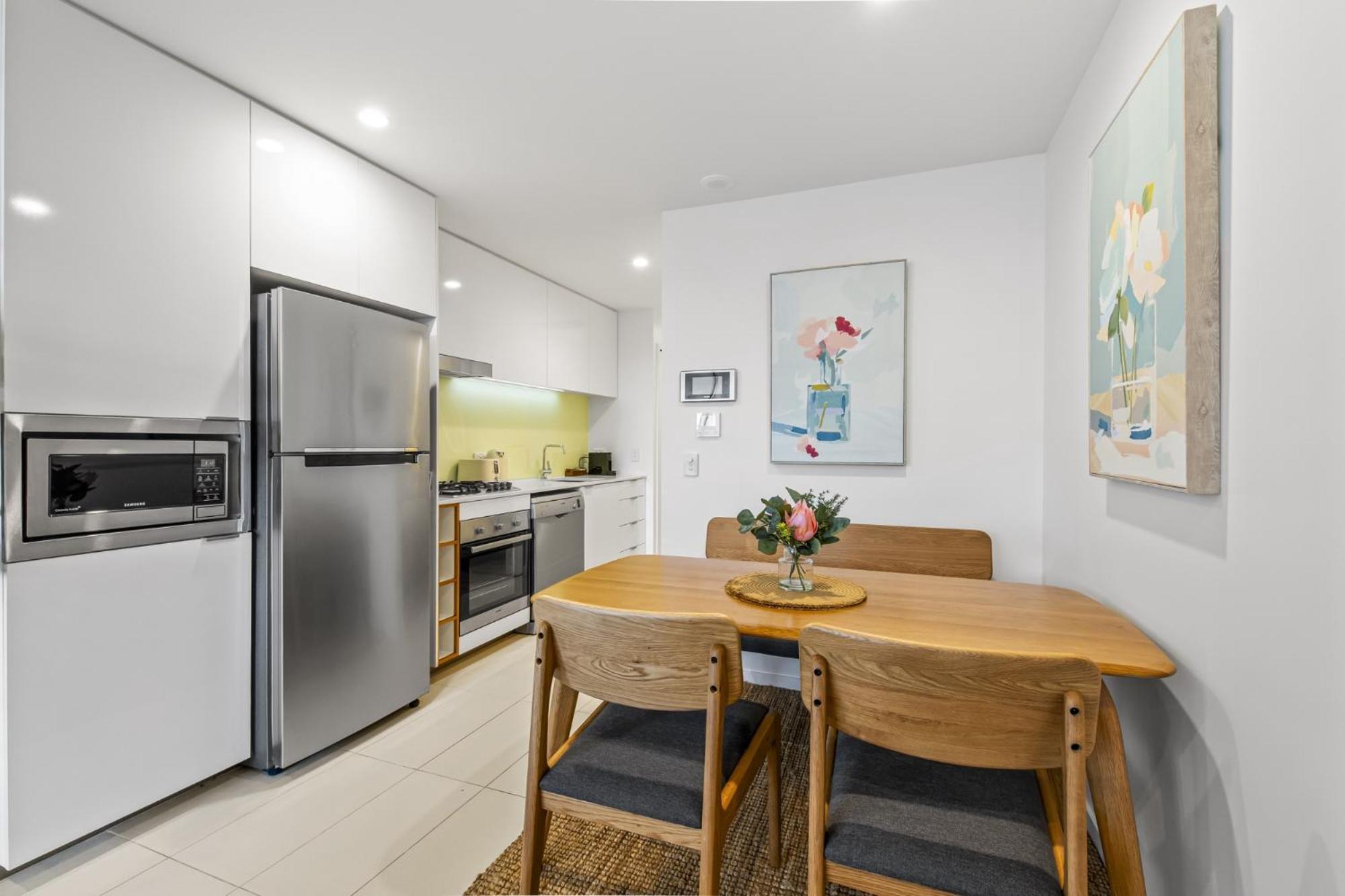 Stellar Location With Parking Pool & Gym Access * Brisbane