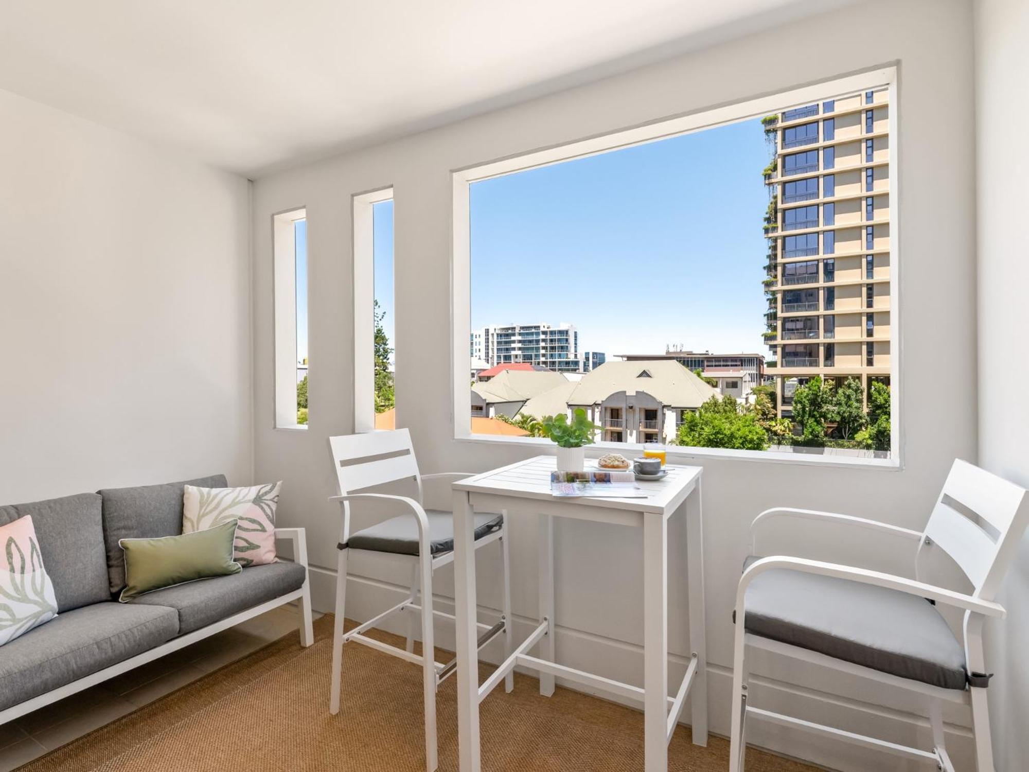 Stellar Location With Parking Pool & Gym Access Brisbane