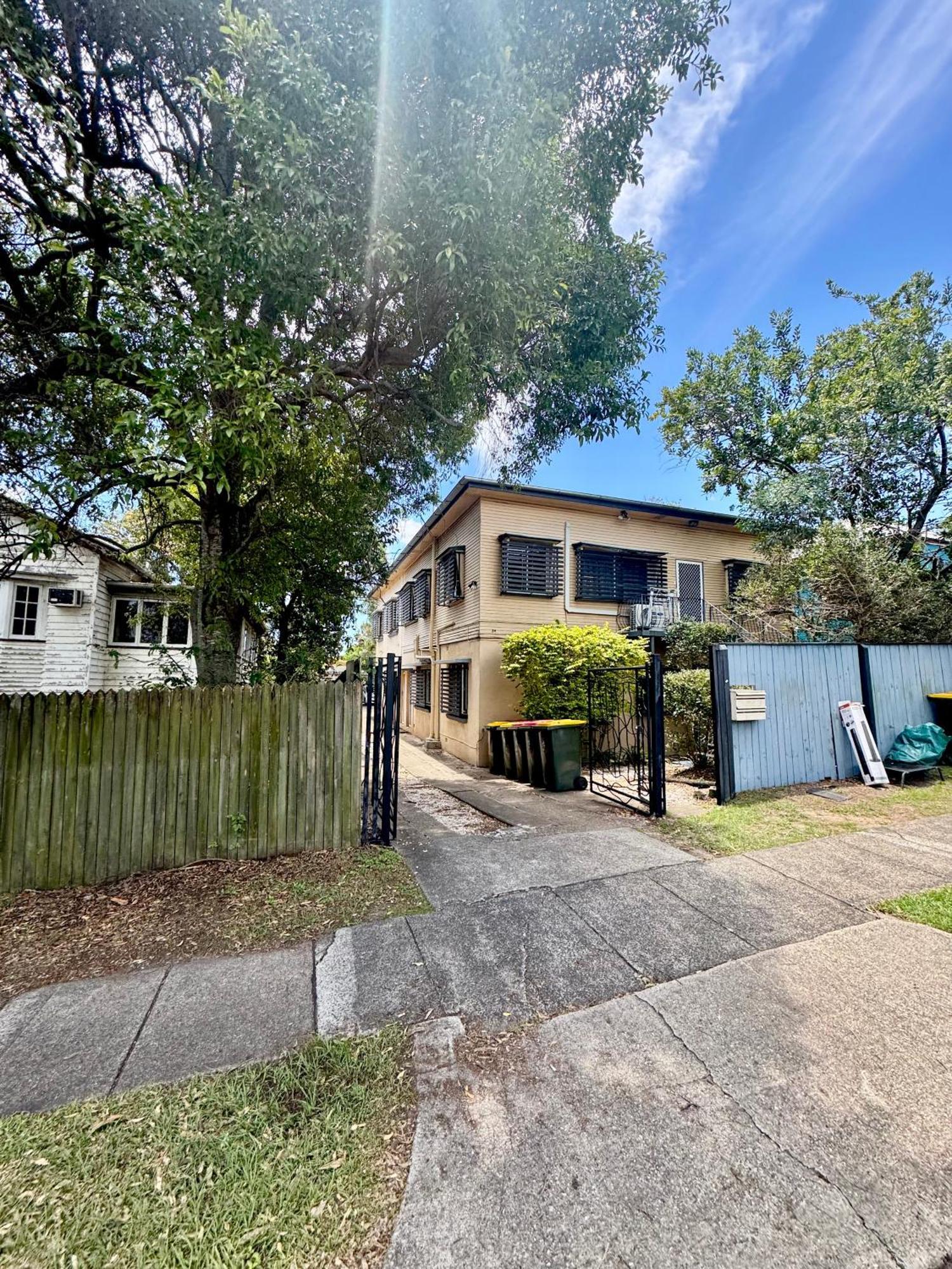 Ensuite Bathroom With Separate Entrance Brisbane