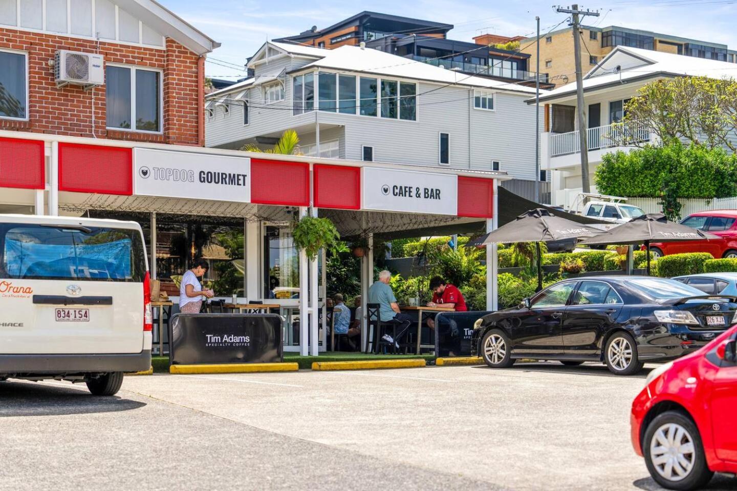 Apartment Modern 1-bed Retreat With Patio & Shed Access