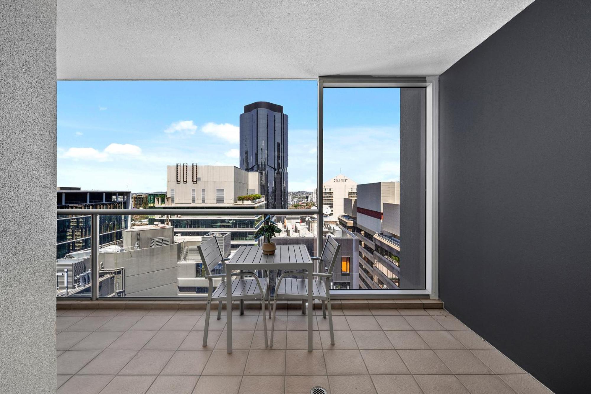 2br With Balcony, Pool, Gym And Wifi