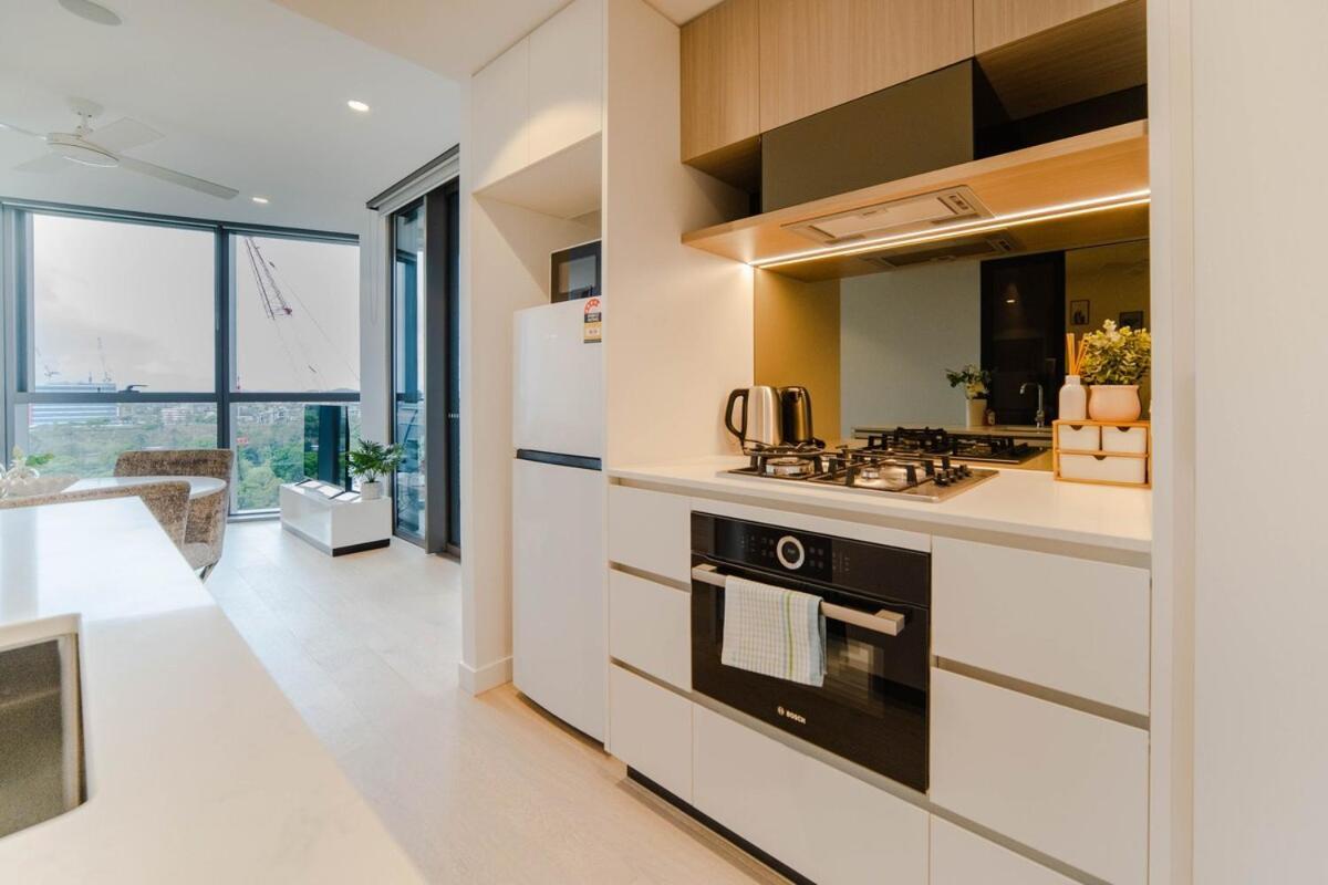 Apartment Stylish 2b1b In Qw Brand New & Step To Casino