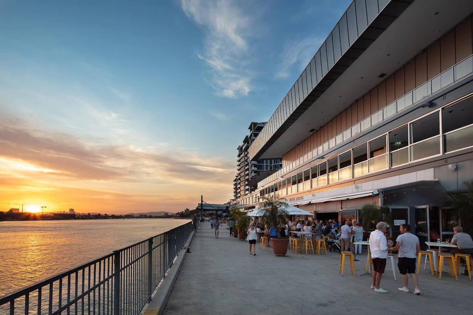 Noir 1bed In Hamilton - River View With Carpark