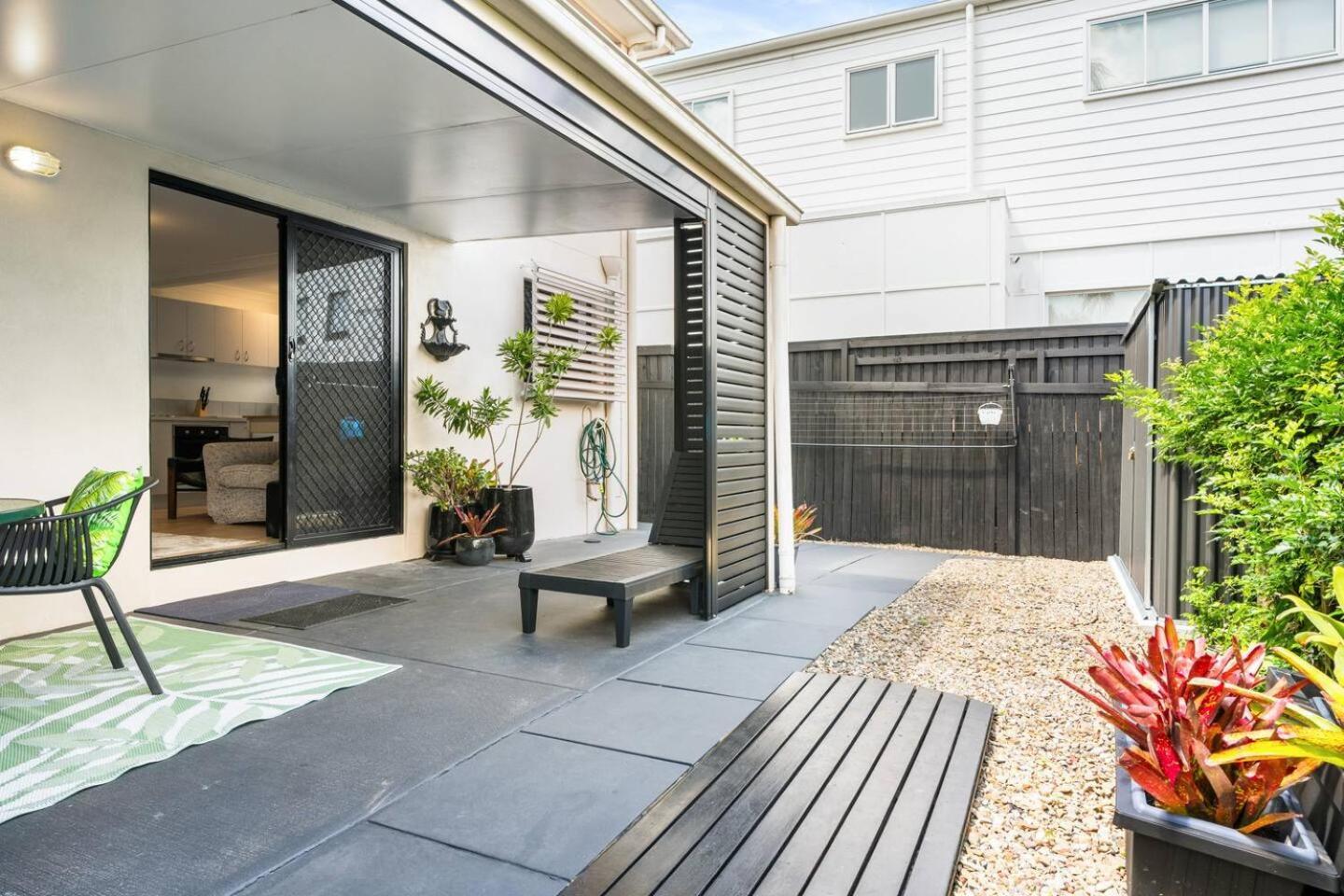 Modern 1-bed Retreat With Patio & Shed Access Apartment Brisbane