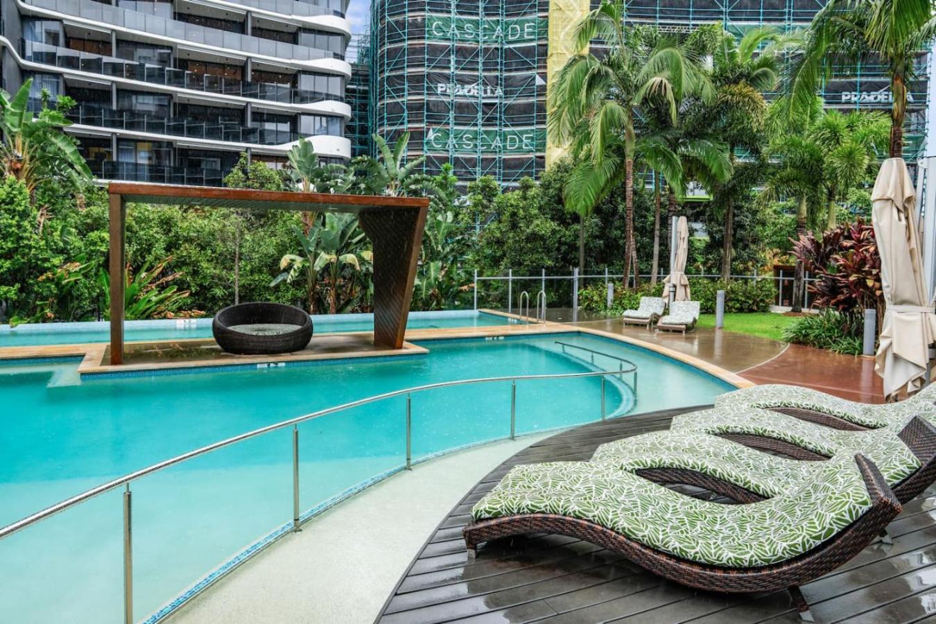 Apartment Modern Luxe Urban Comfort In Heart Brisbane