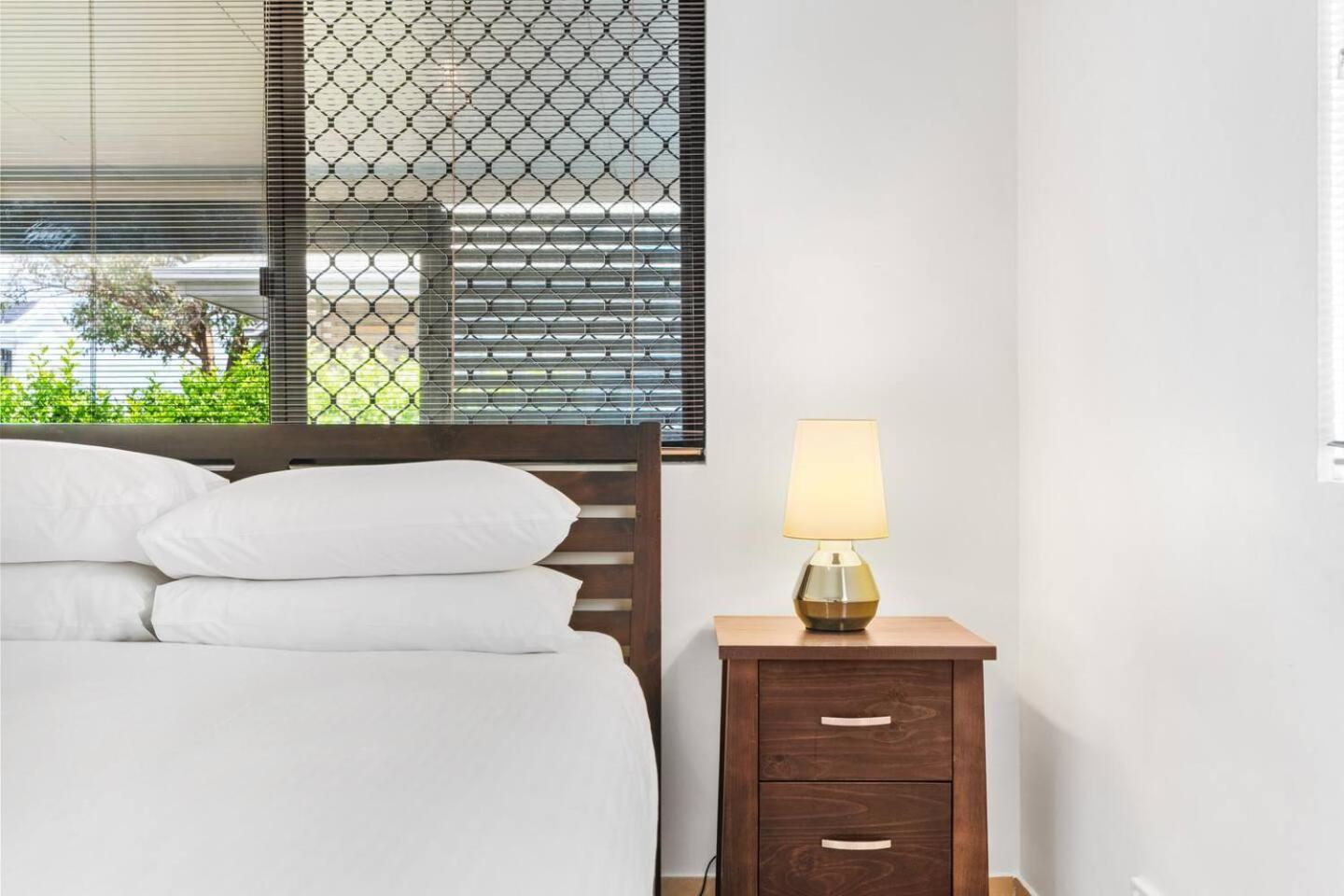 Modern 1-bed Retreat With Patio & Shed Access *