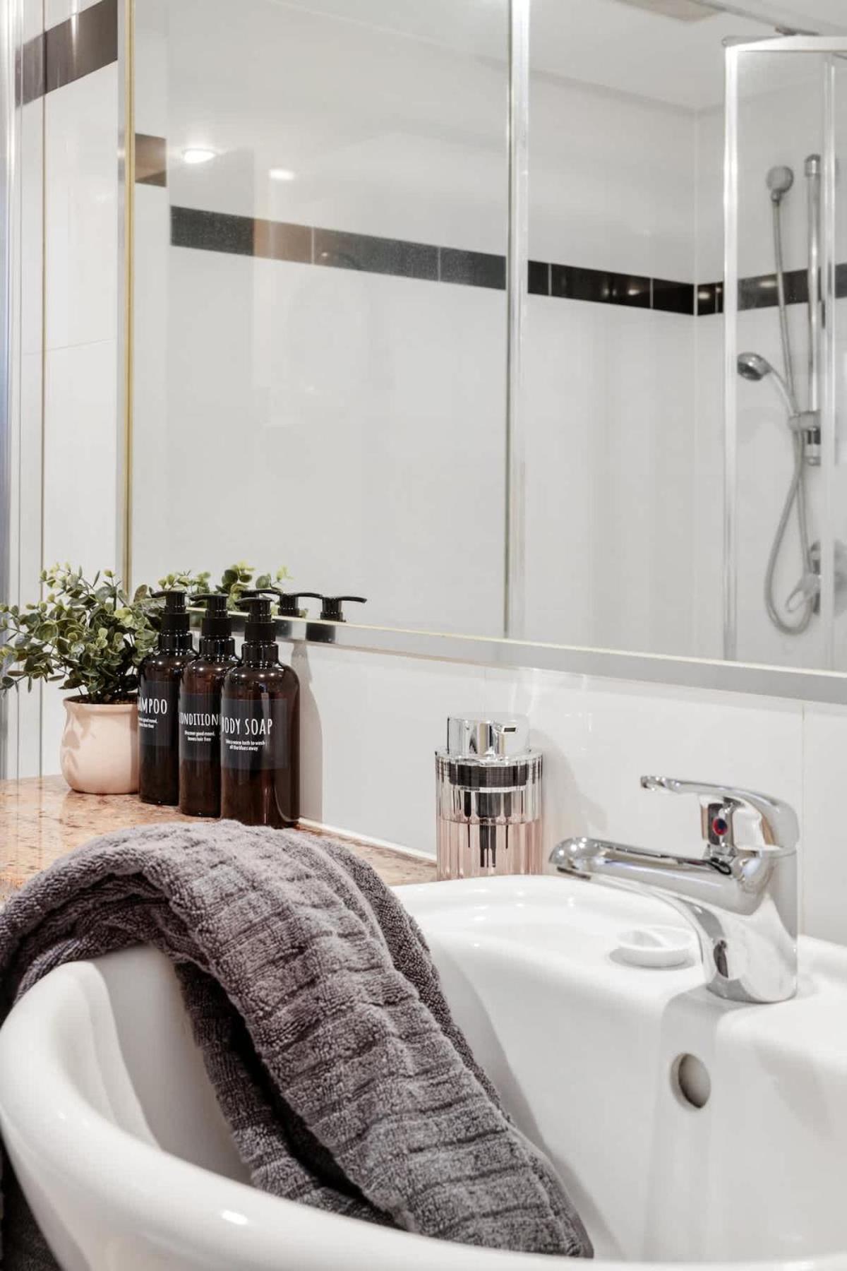 Seednest Comfort & Convenience In Cbd Core Apartment Brisbane