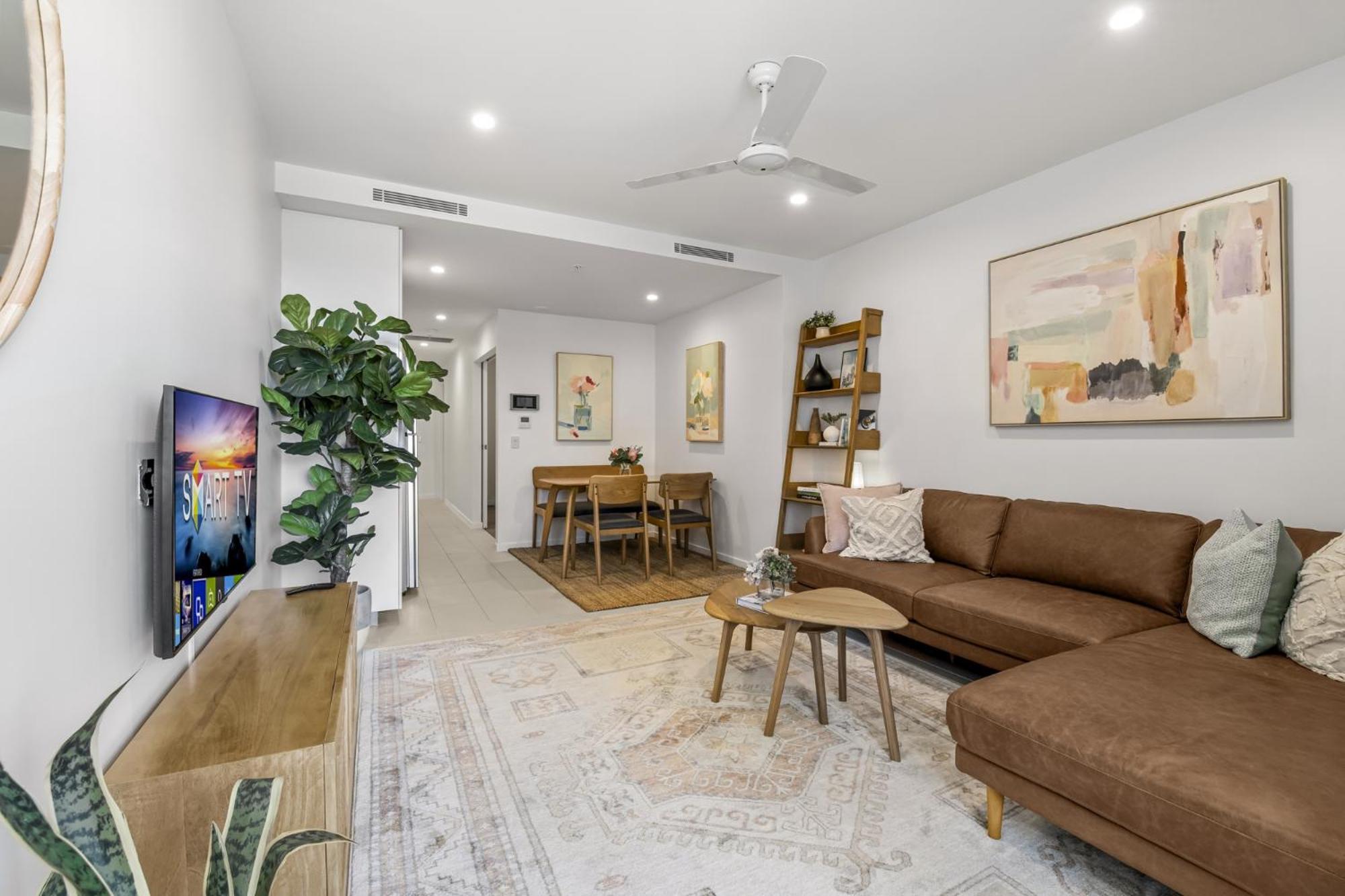 Apartment Stellar Location With Parking Pool & Gym Access