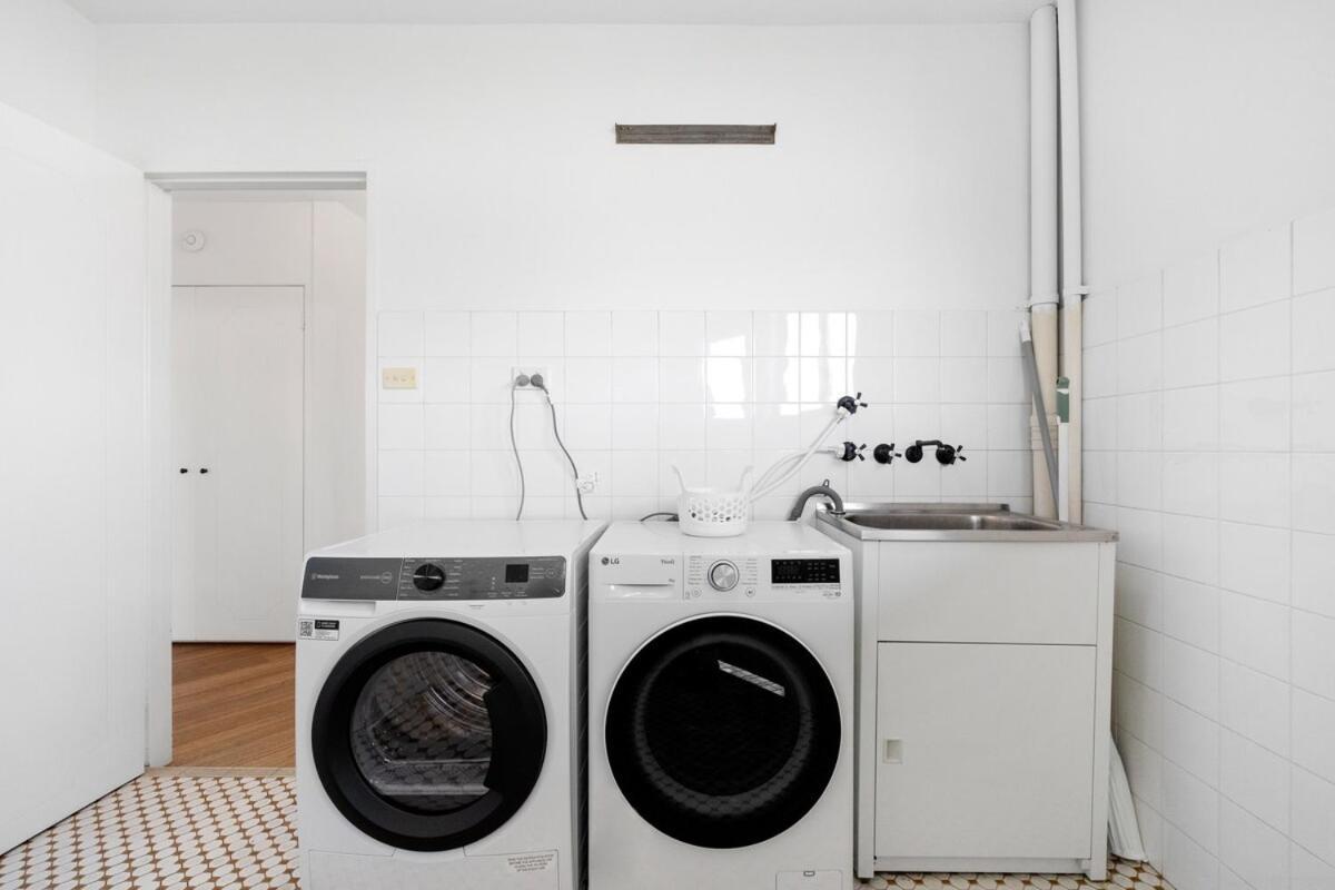 New Farm Sophisticated Retro - 3bed-1bath-1car-views