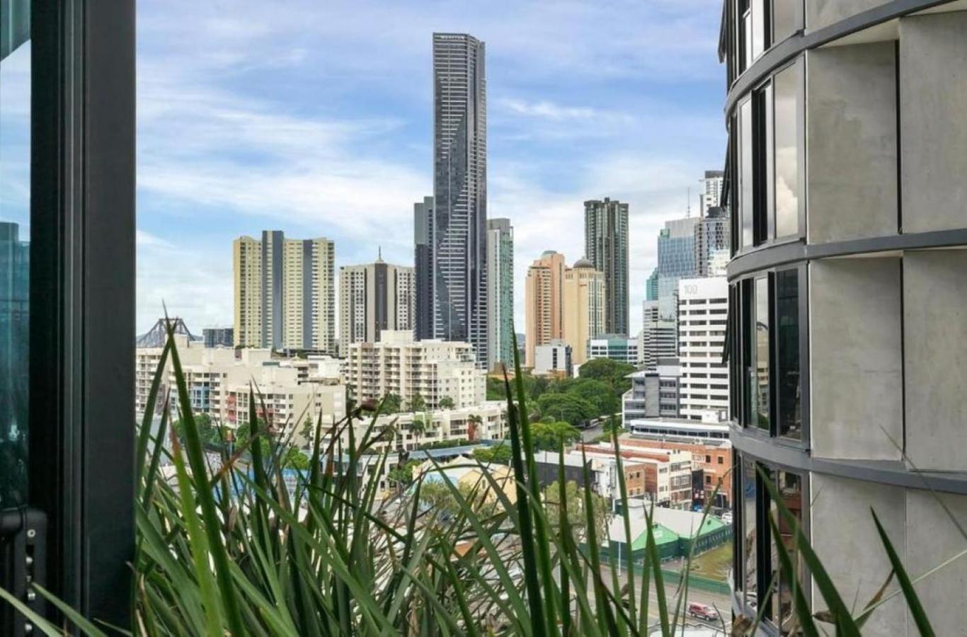 Fortitude Valley 1brm With Skyline Views Apartment *