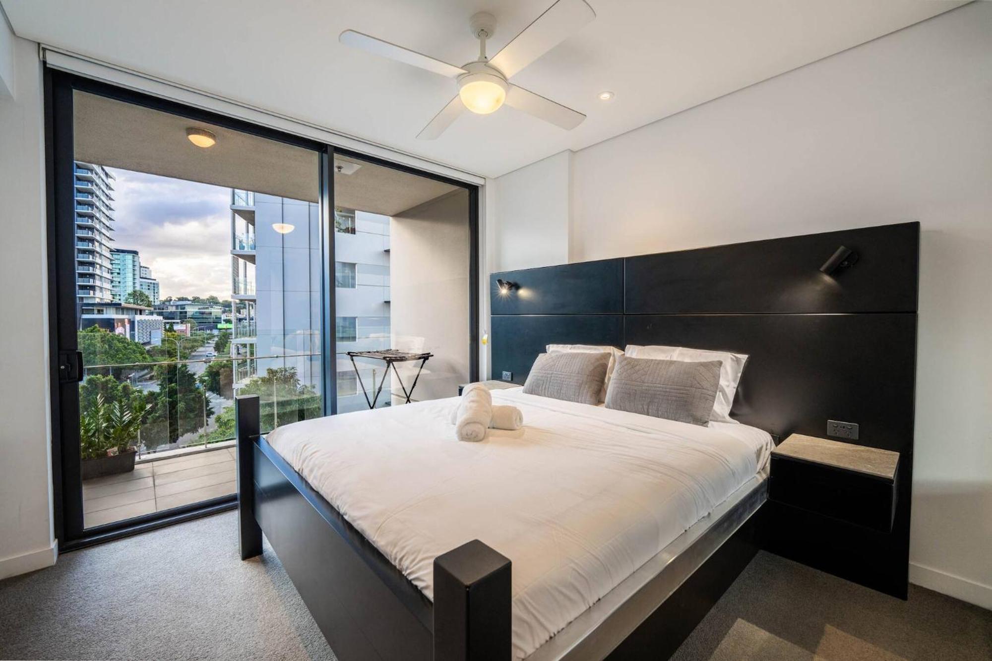 Apartment Noir 1bed In Hamilton - River View With Carpark