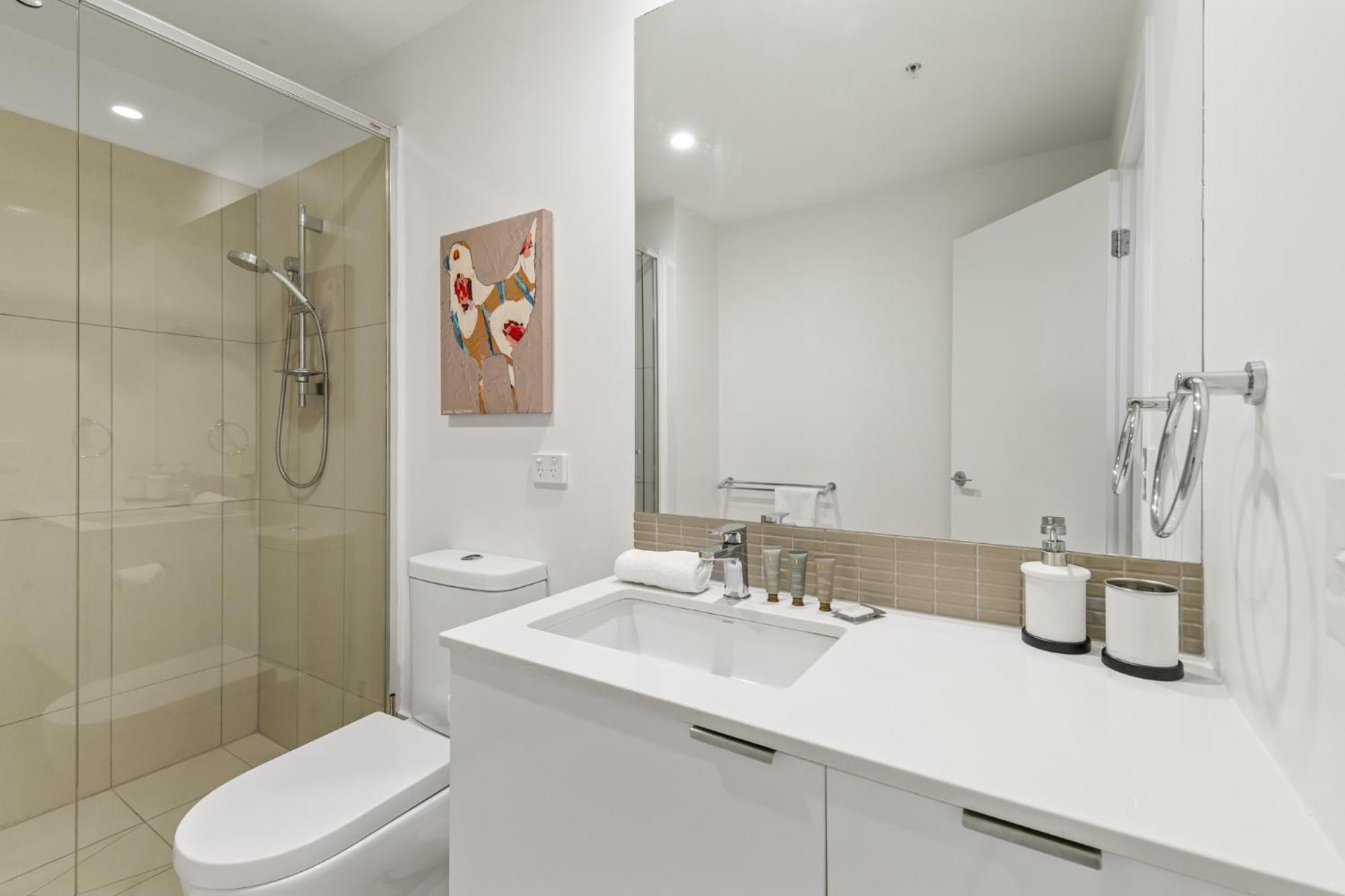 Stellar Location With Parking Pool & Gym Access *