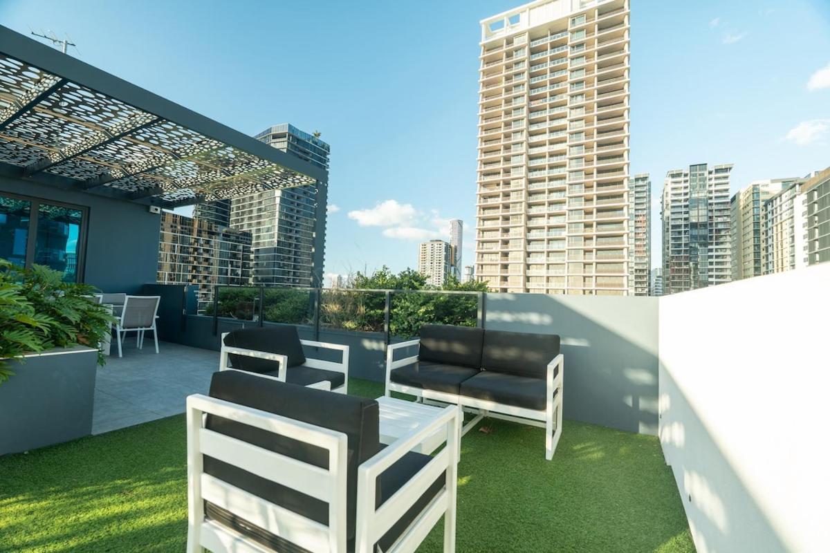 Walk To South & Convention Centre *