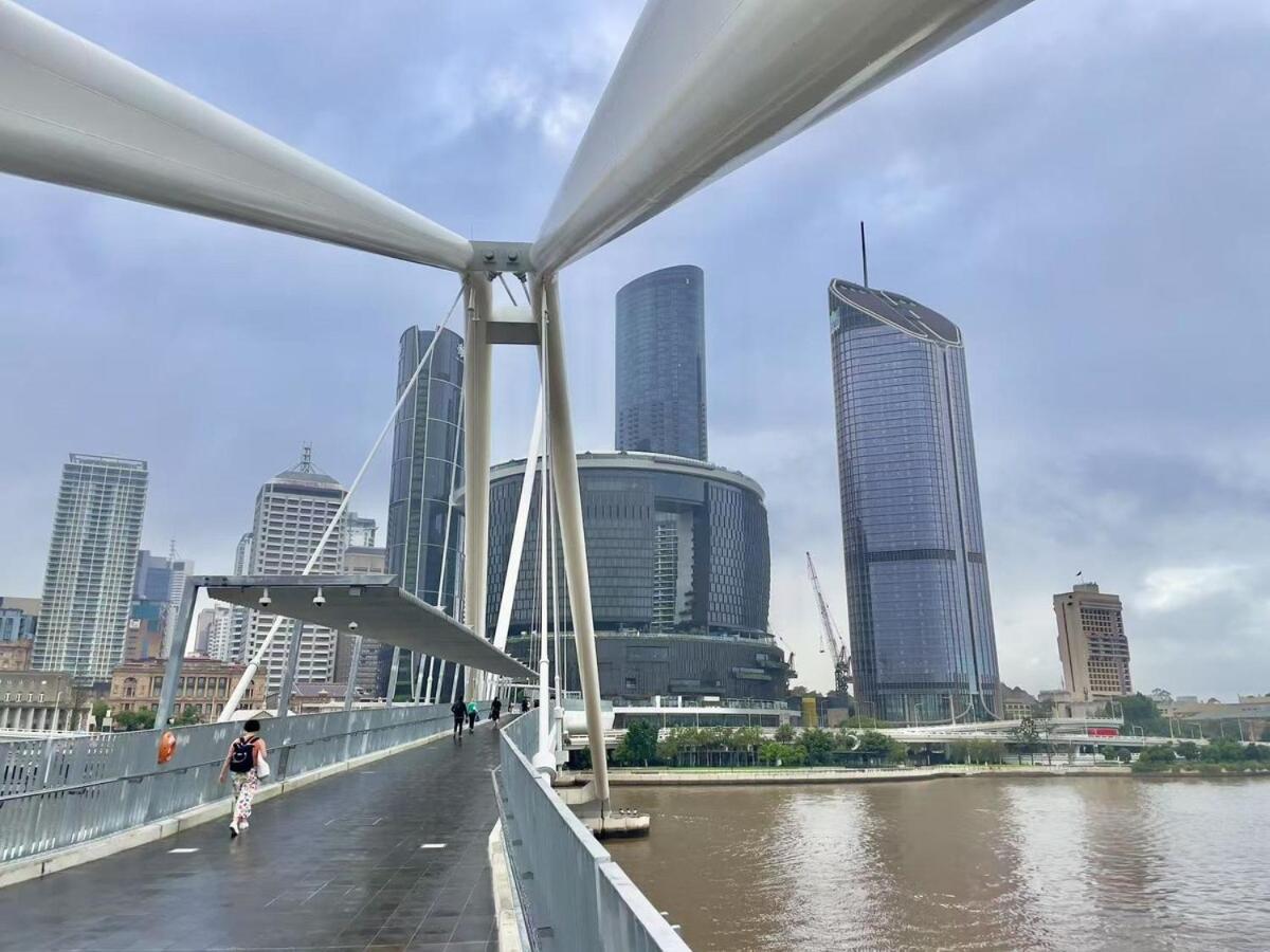 Stylish 2b1b In Qw Brand New & Step To Casino