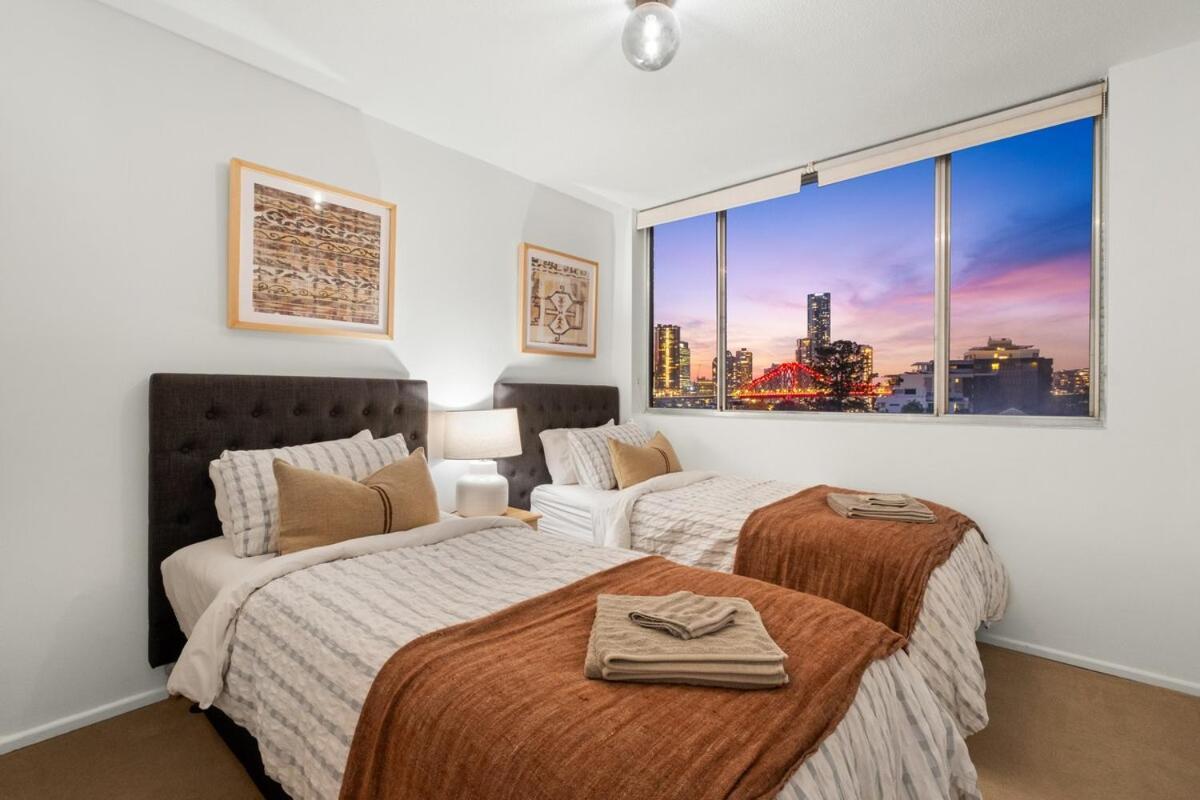 New Farm Sophisticated Retro - 3bed-1bath-1car-views Apartment