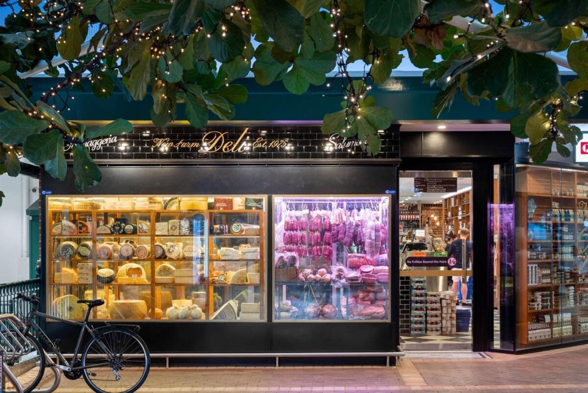 Apartment New Farm Sophisticated Retro - 3bed-1bath-1car-views *