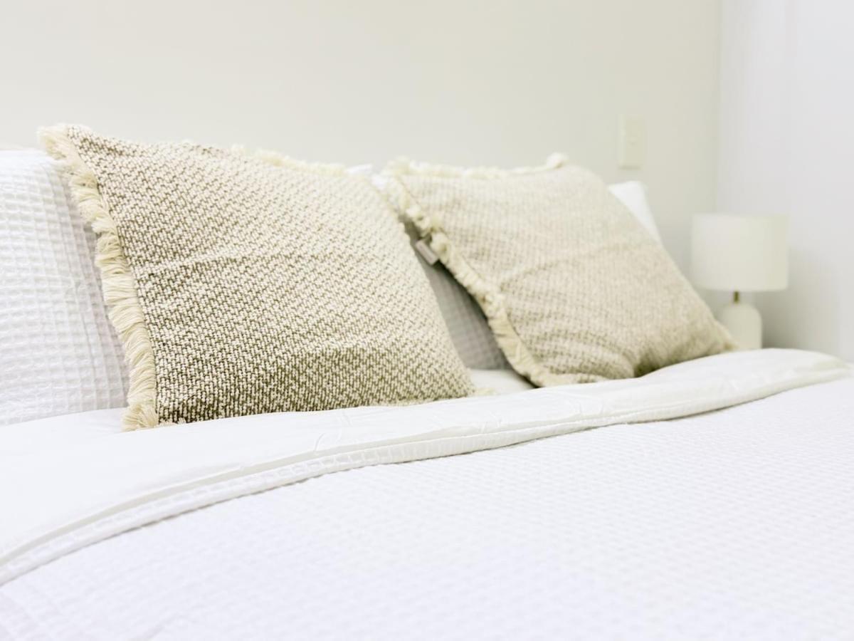 Apartment Oasis - Free Parking Gym Pool - Sleep 6 *