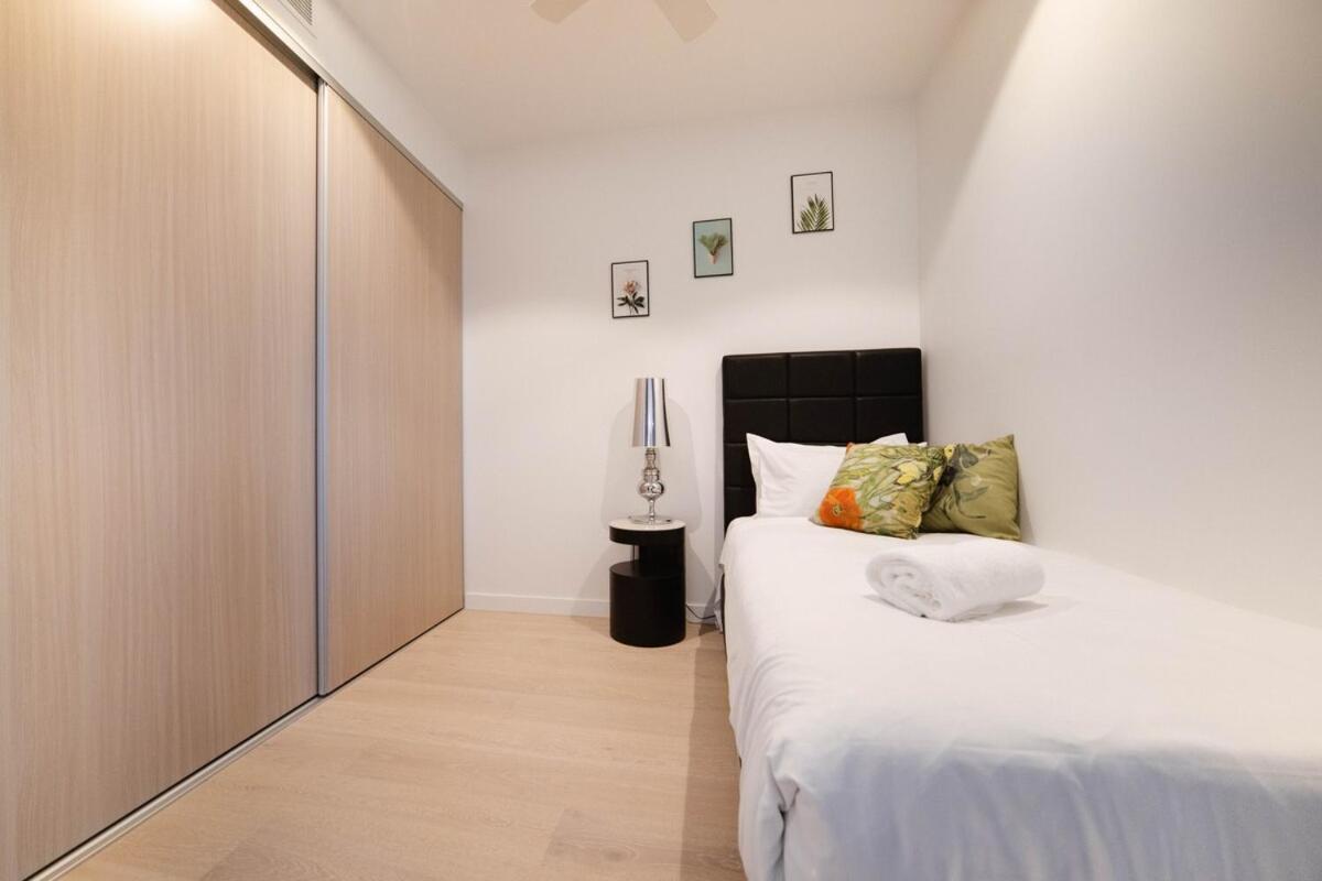 Stylish 2b1b In Qw Brand New & Step To Casino *