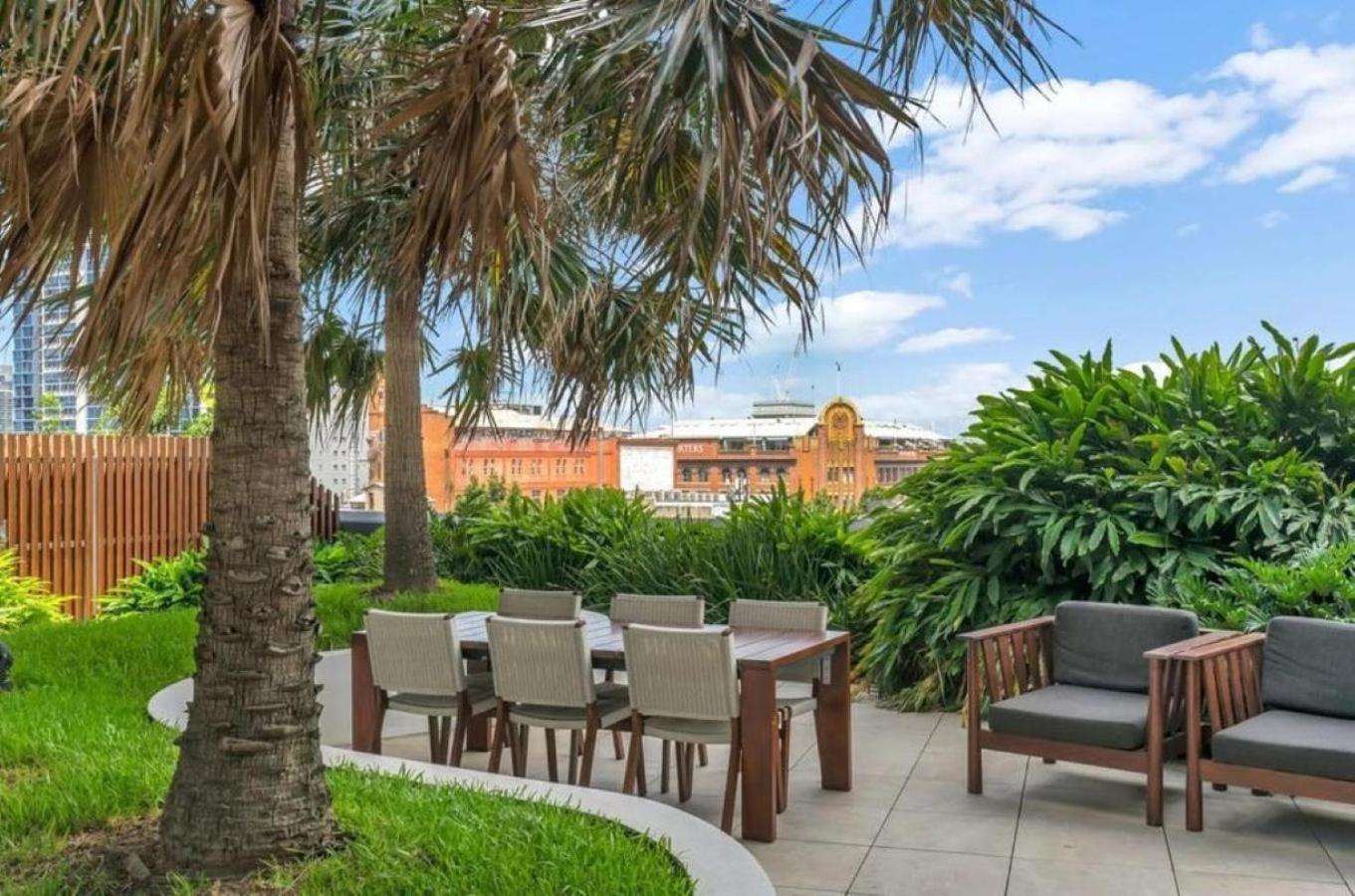 Fortitude Valley 1brm With Skyline Views *