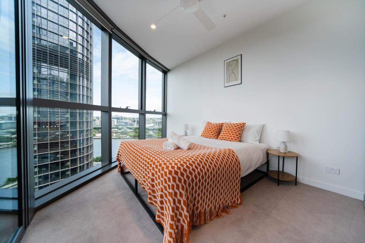 Apartment Stylish 2b1b In Qw Brand New & Step To Casino