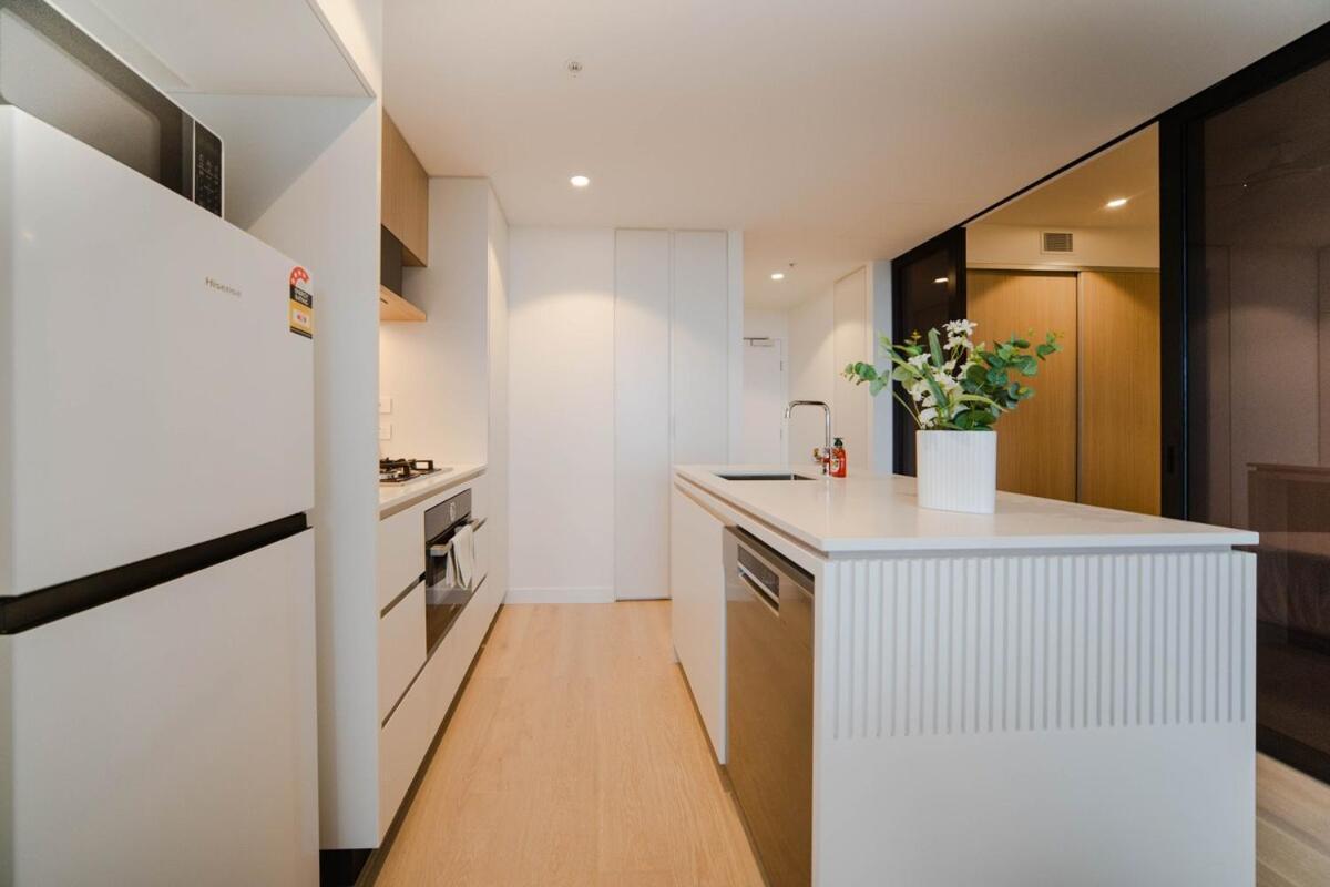 Stylish 2b1b In Qw Brand New & Step To Casino *