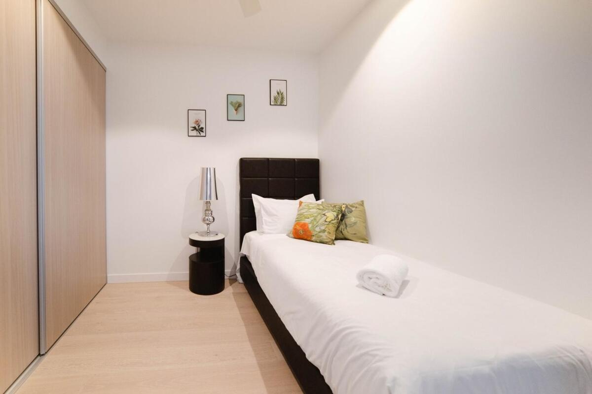 Stylish 2b1b In Qw Brand New & Step To Casino Brisbane