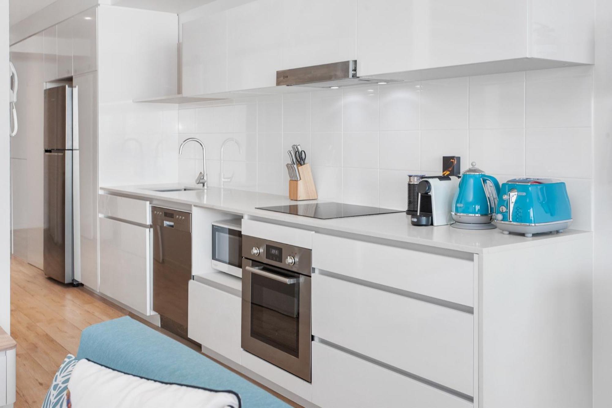 Spacious 2-bed Unit With Balcony Next To The Gabba * Brisbane