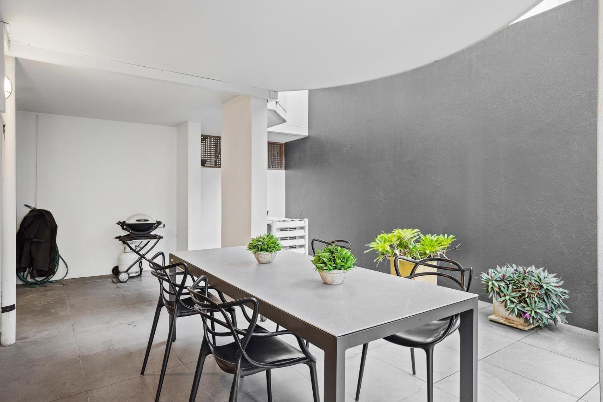 Comfy 2-bed With Pool And Secure Parking Brisbane