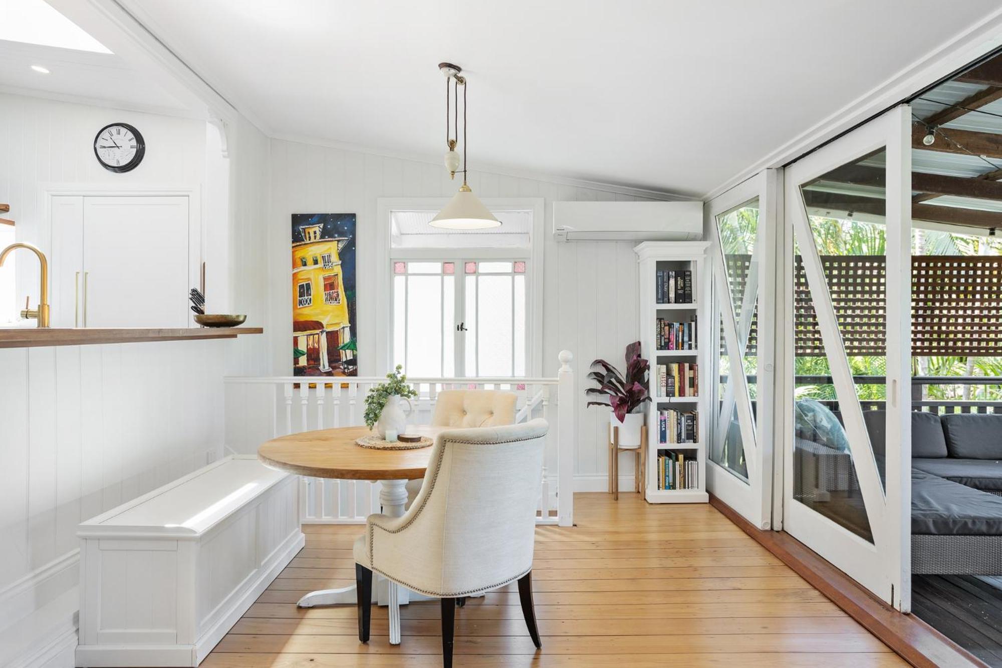 Tranquil 2-bed Family With Deck Among Trees Holiday home *