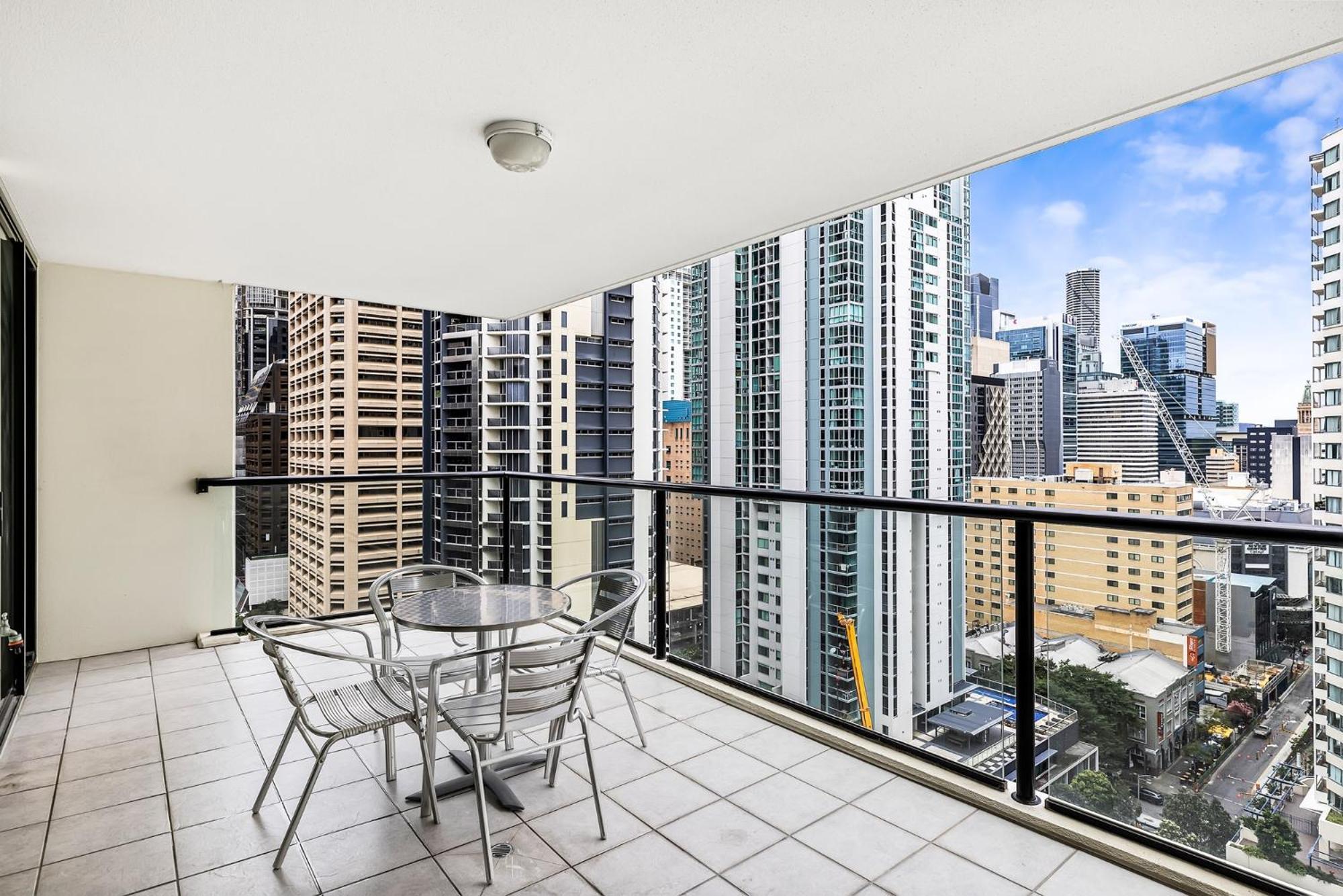 1-bed Centre With Pool, Bbq & Gym