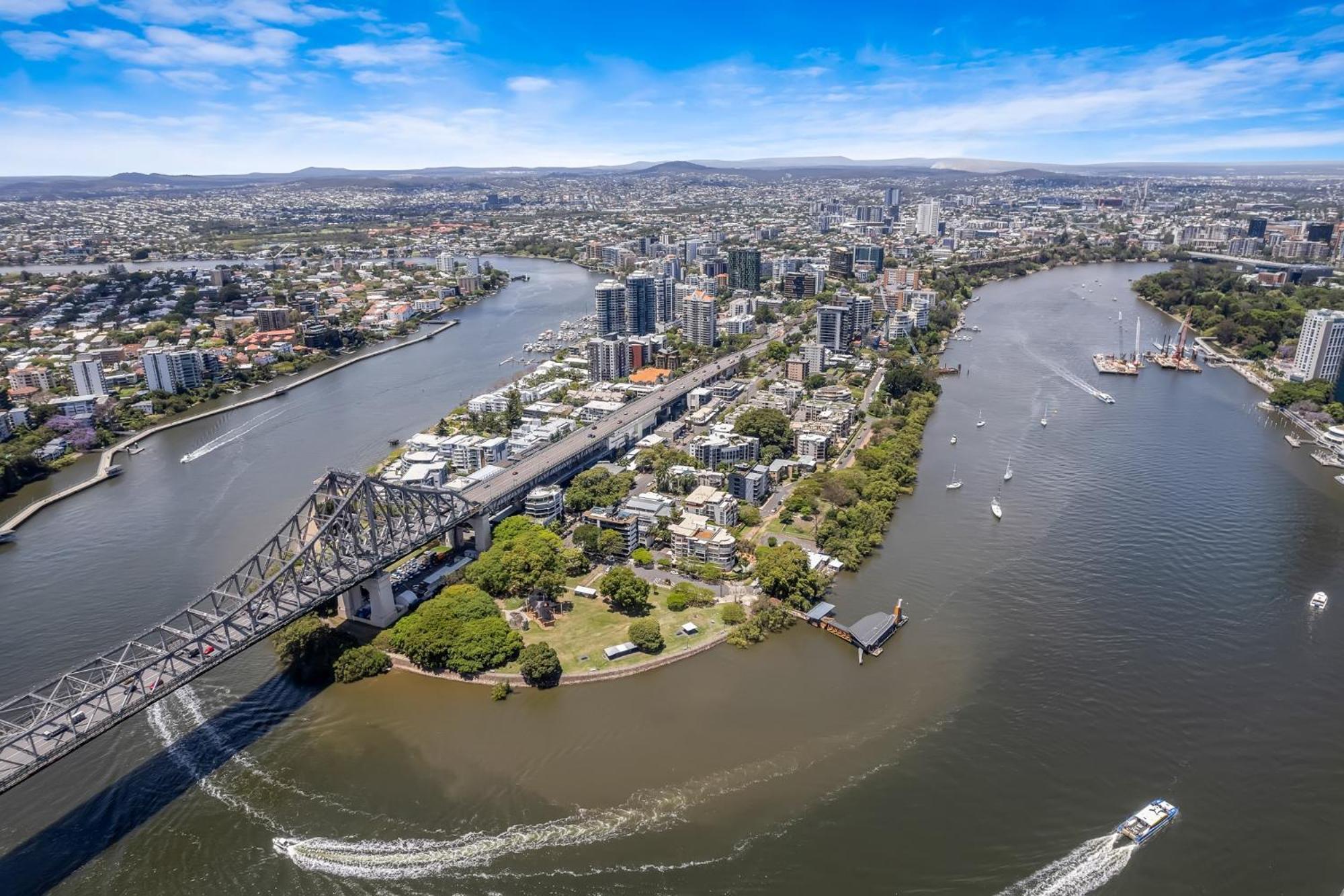 Stunning River View 2-bed With Pool, Sauna And Gym