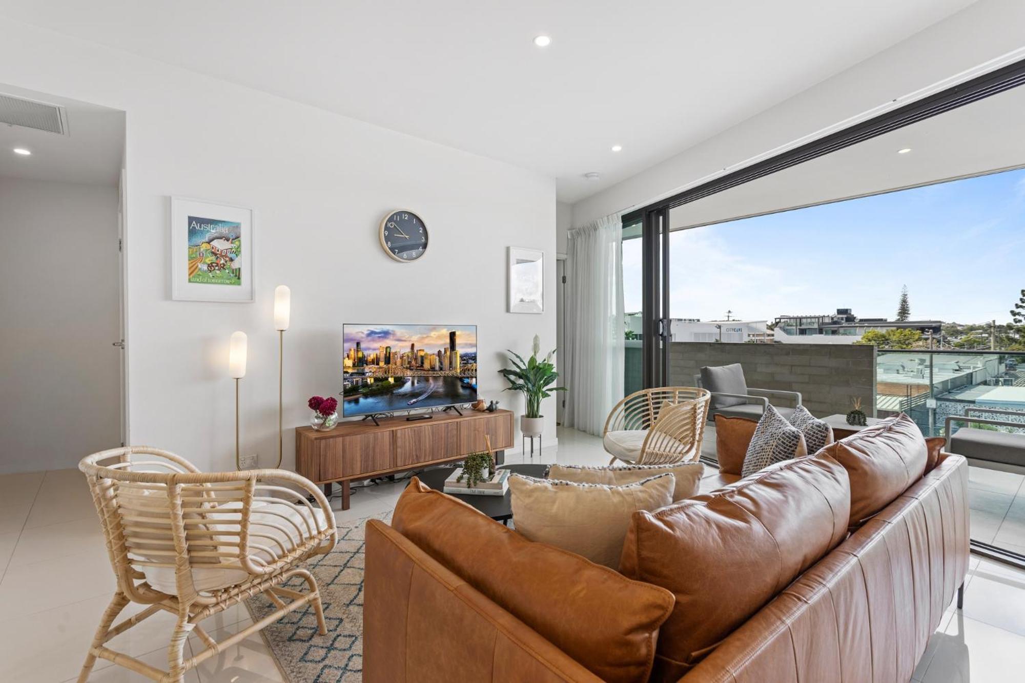 Gorgeous 3-bed With Views Apartment