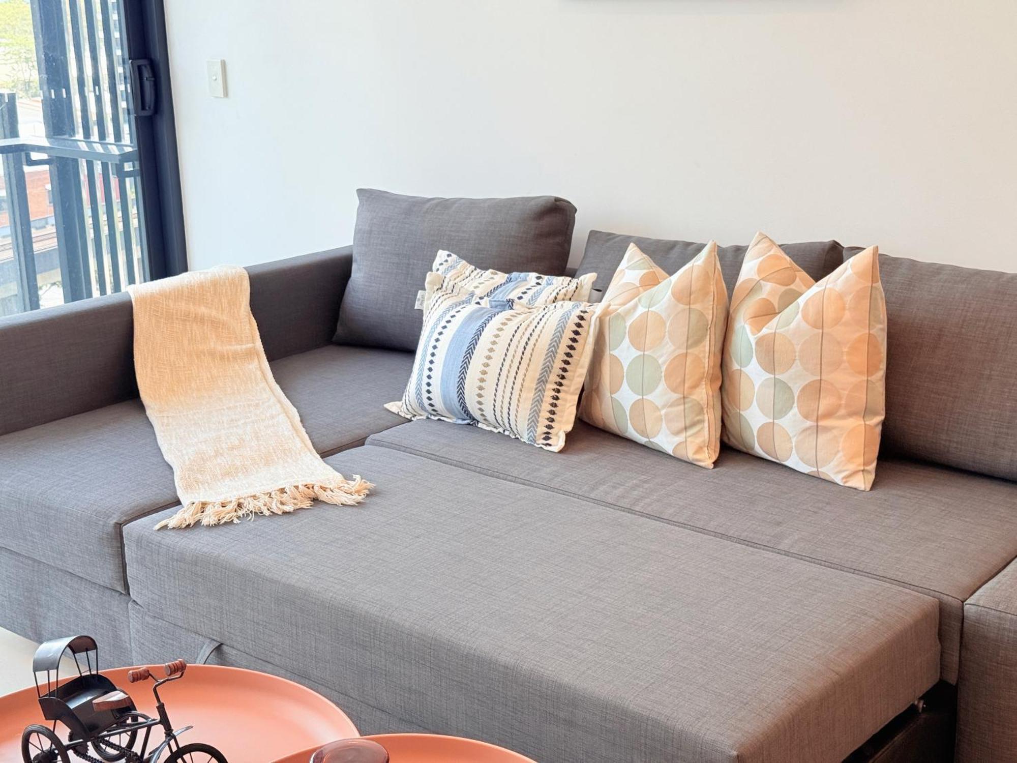 Apartment Southbank King And Sofa Bed With Free Parking Brisbane