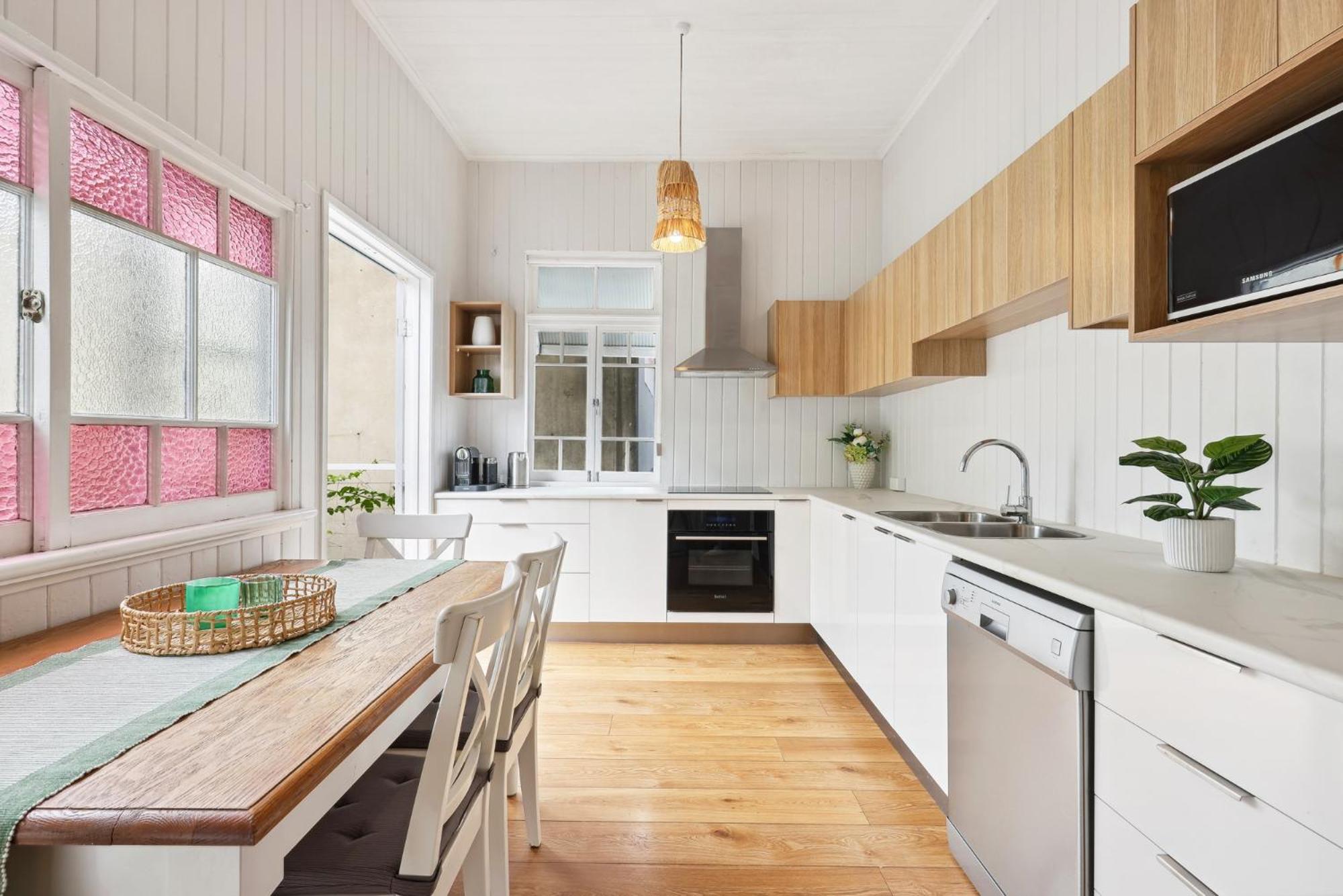 Tranquil 3-bed Family With Spacious Backyard