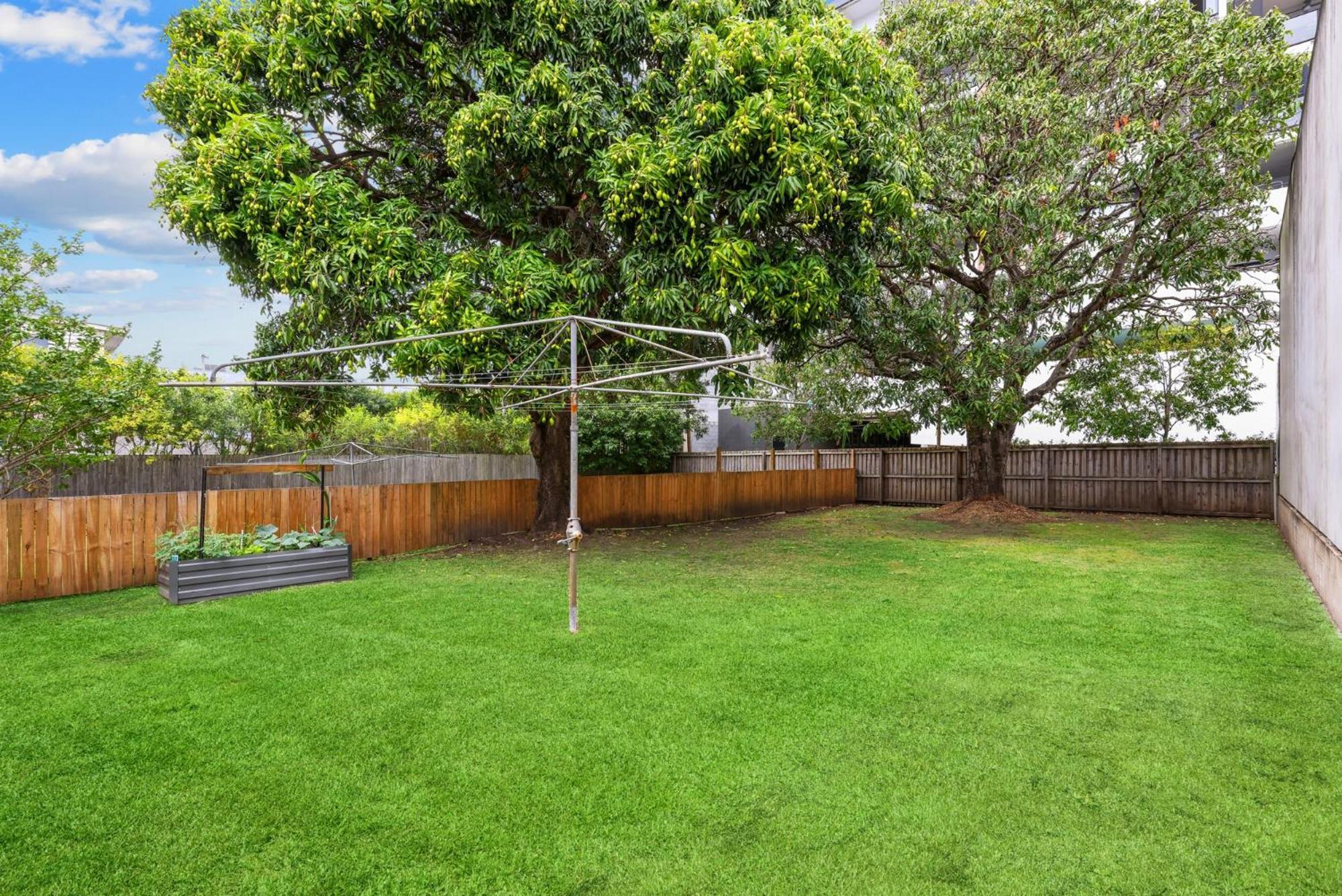 Tranquil 3-bed Family With Spacious Backyard Holiday home Brisbane