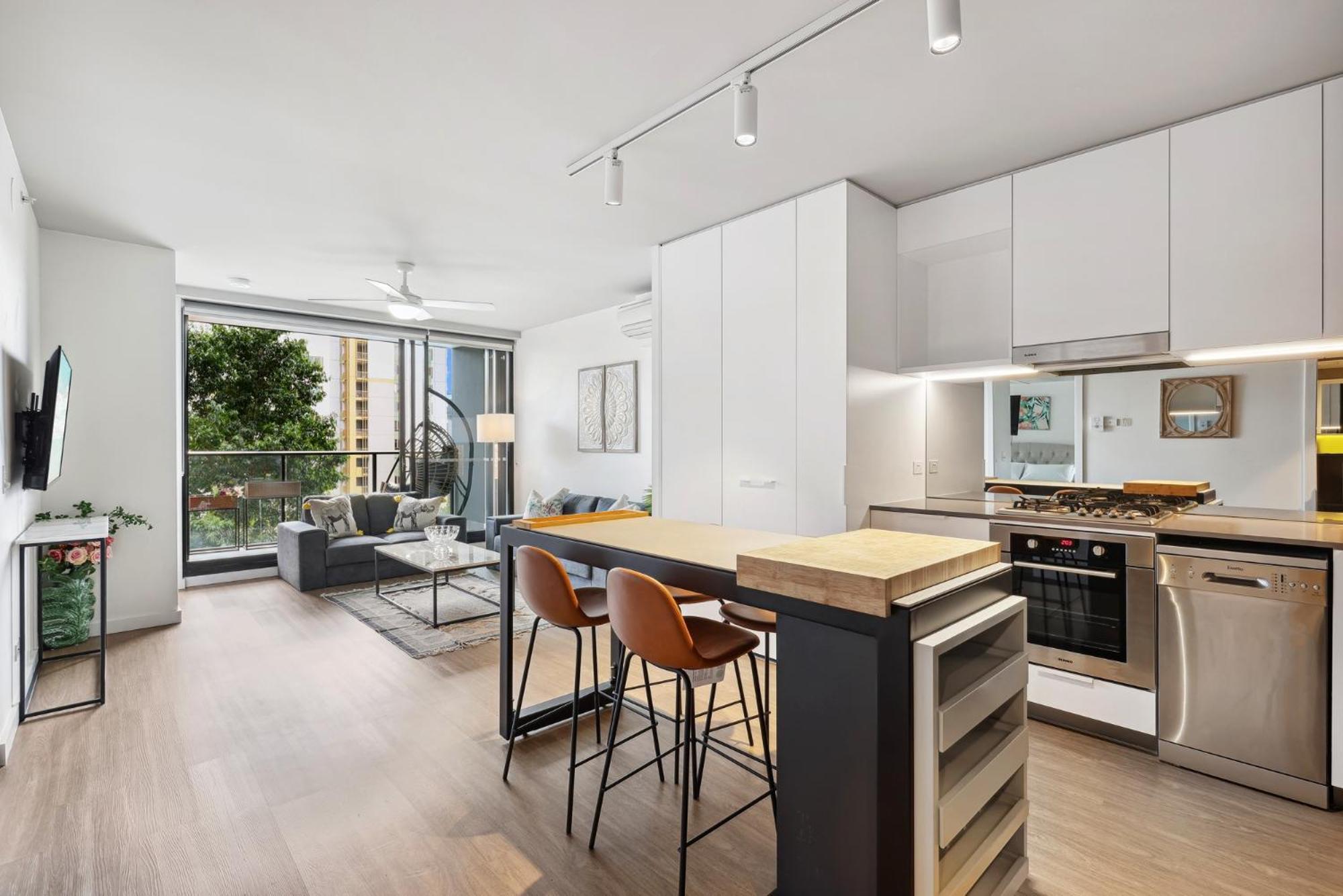 Cosy 2-bed With Pool Bbq Area And Secure Parking